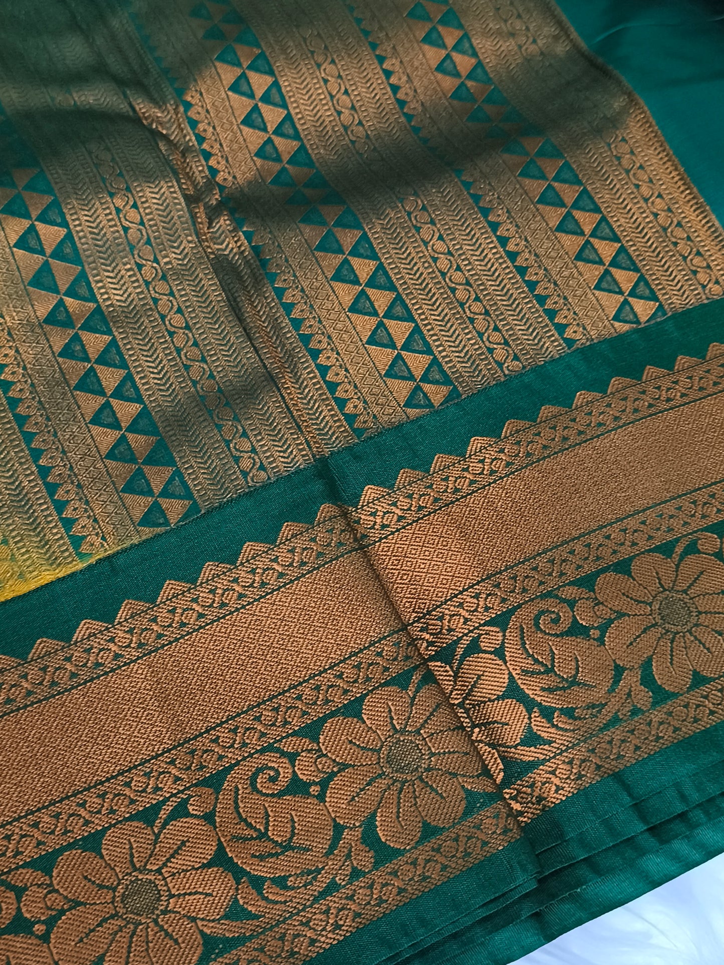 Korvai Premium soft silk saree(Dual tone)