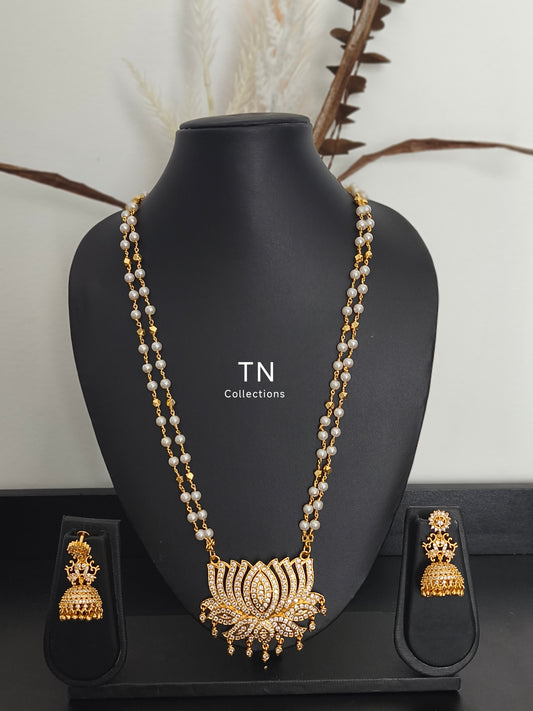 Lotus Pathakkam with earrings