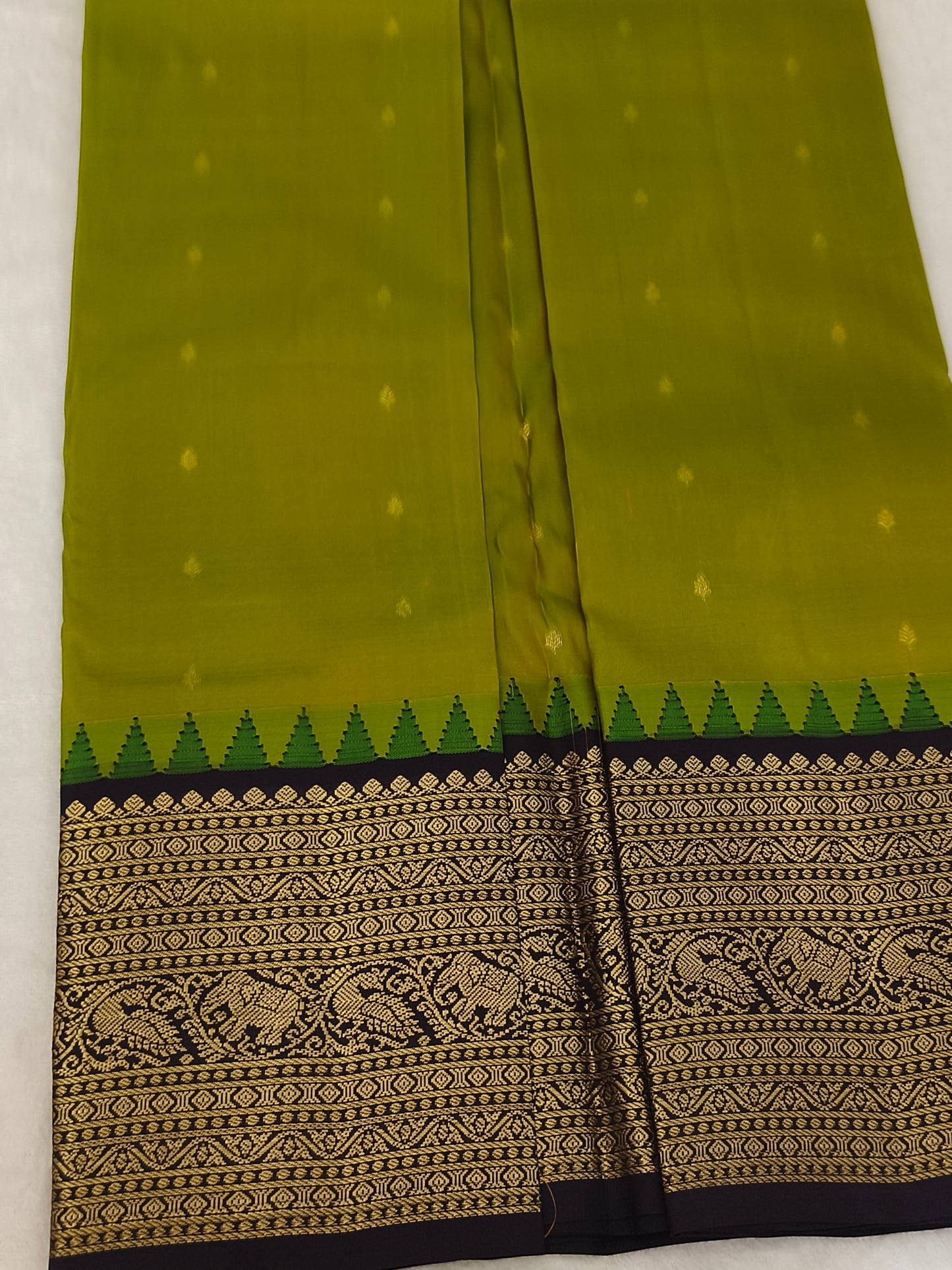 Pure Handloom Kanchipuram Silk Saree (Lime Green)