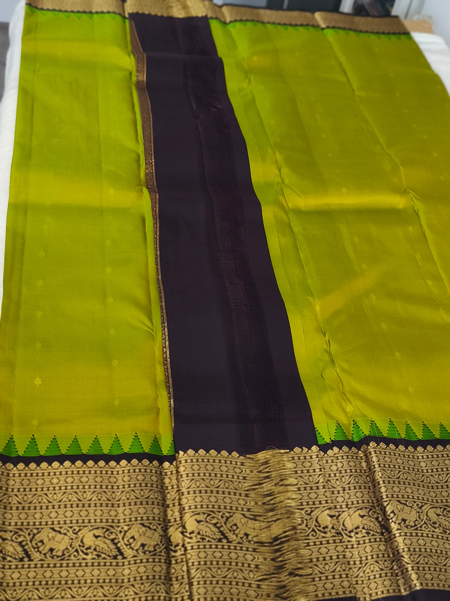 Pure Handloom Kanchipuram Silk Saree (Lime Green)
