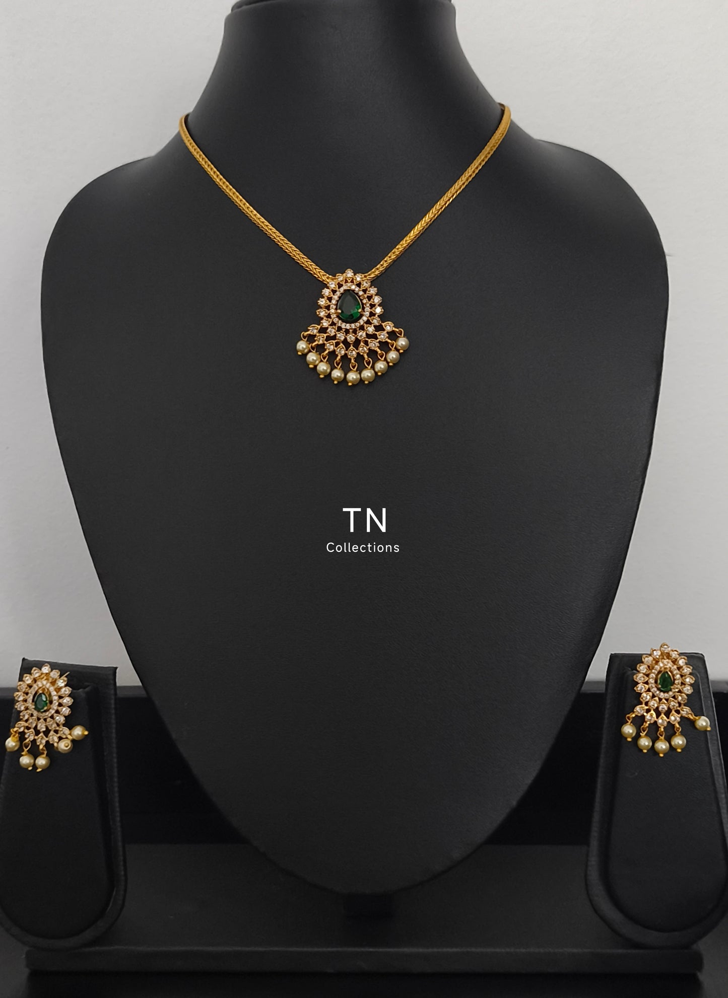 Antique Polish Simple Necklace Set (Green)