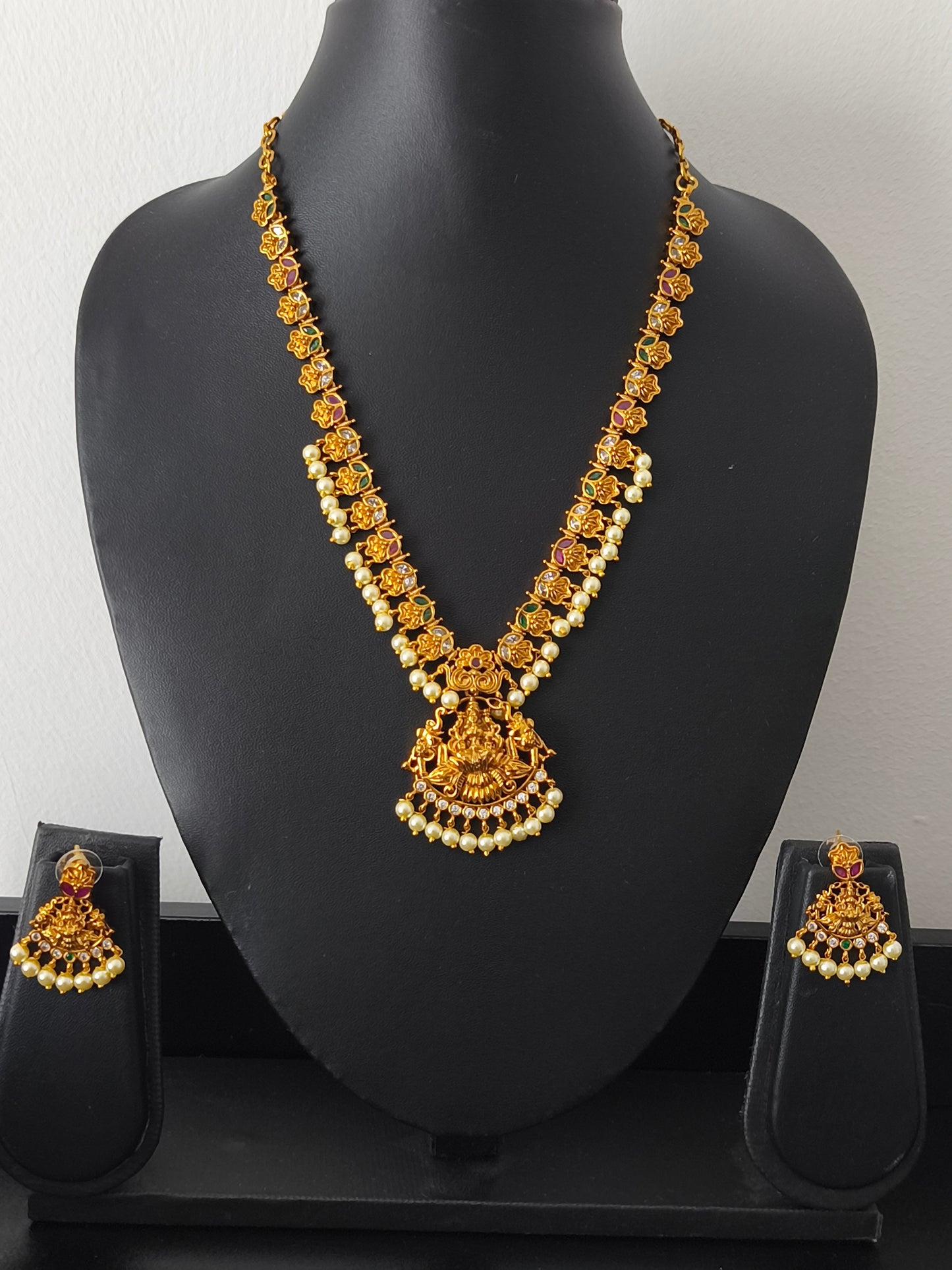 Matte Finish Necklace set with earrings