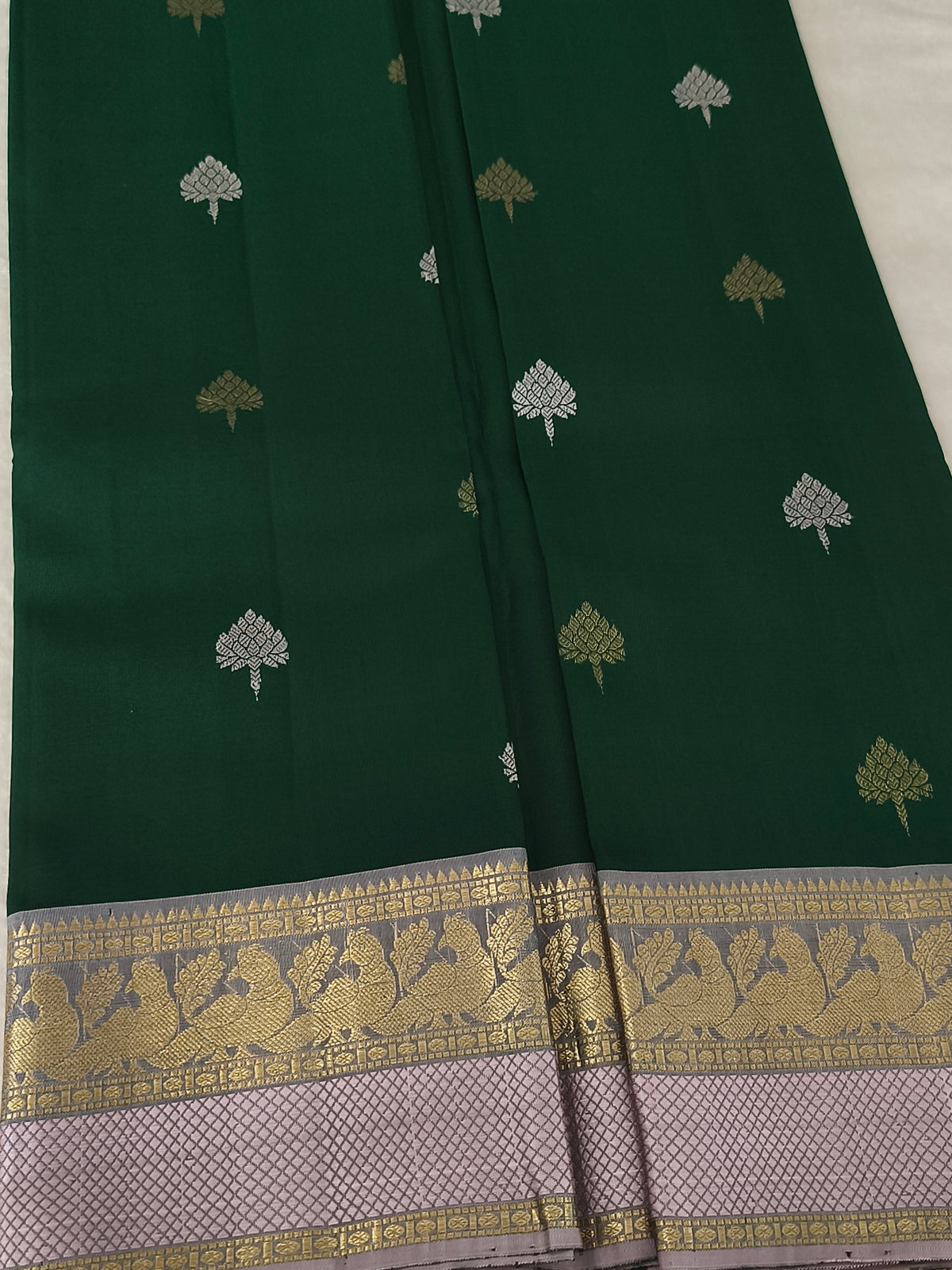 Pure handloom kanchipuram silk saree (Forest Green)