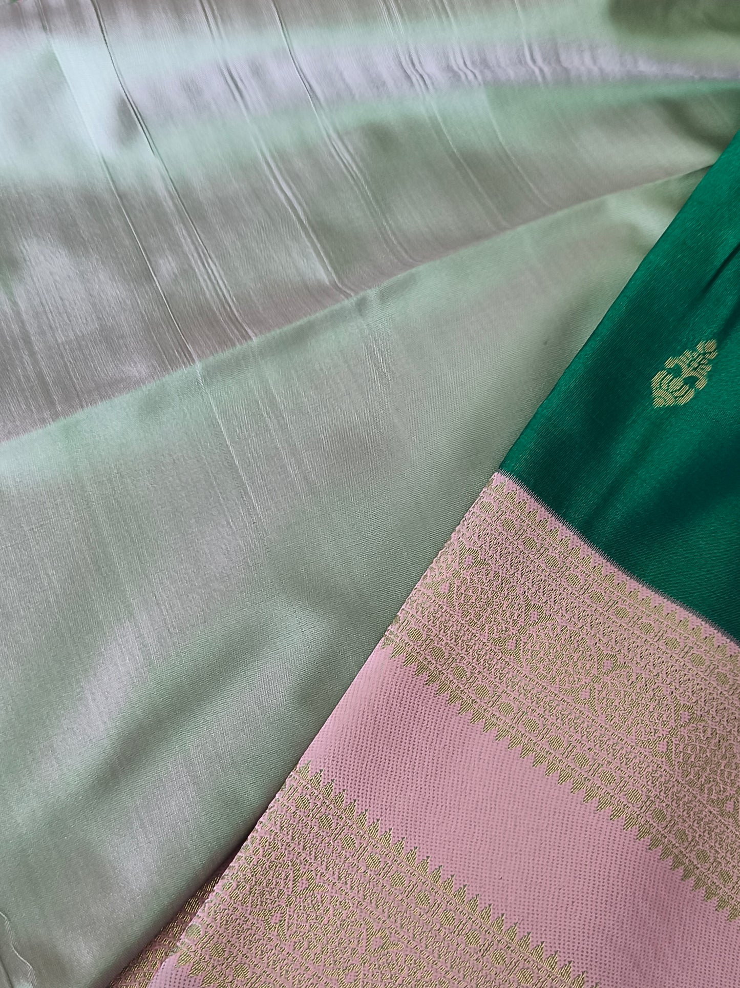 Kanchi Soft Silk Saree with contrast blouse and pallu