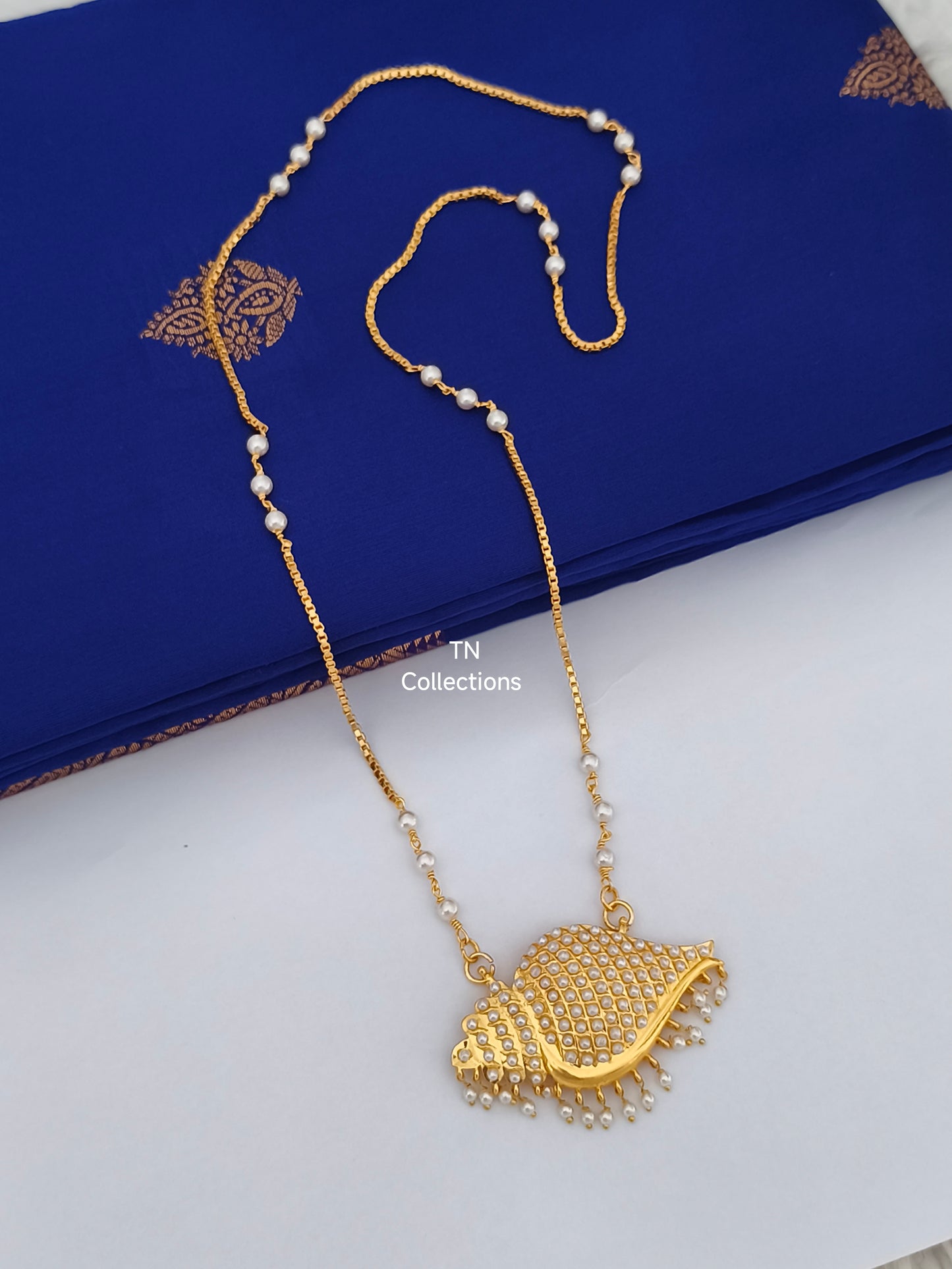 Micro Gold plated Sangu Pathakkam with single layer pearl chain