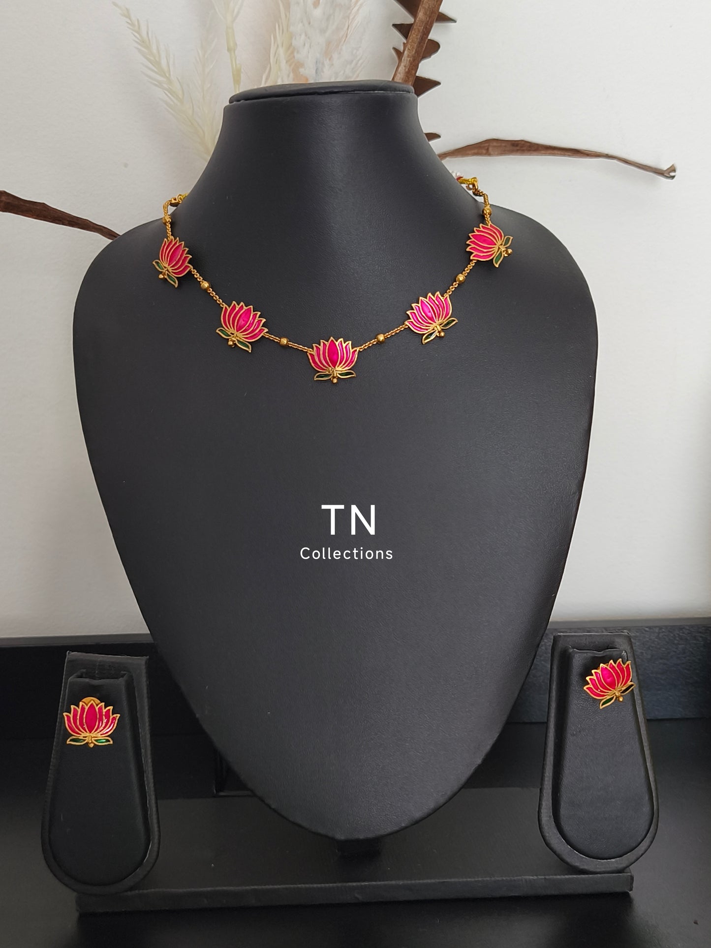 Matte Finish Simple Lotus Choker Necklace with earrings