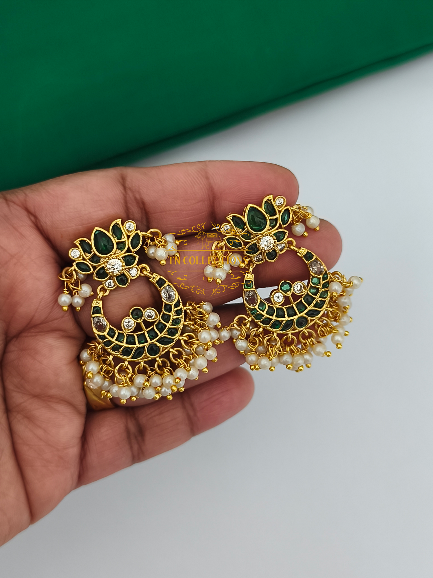 Antique Polish real kemp stone Lotus Design Earrings (Green)