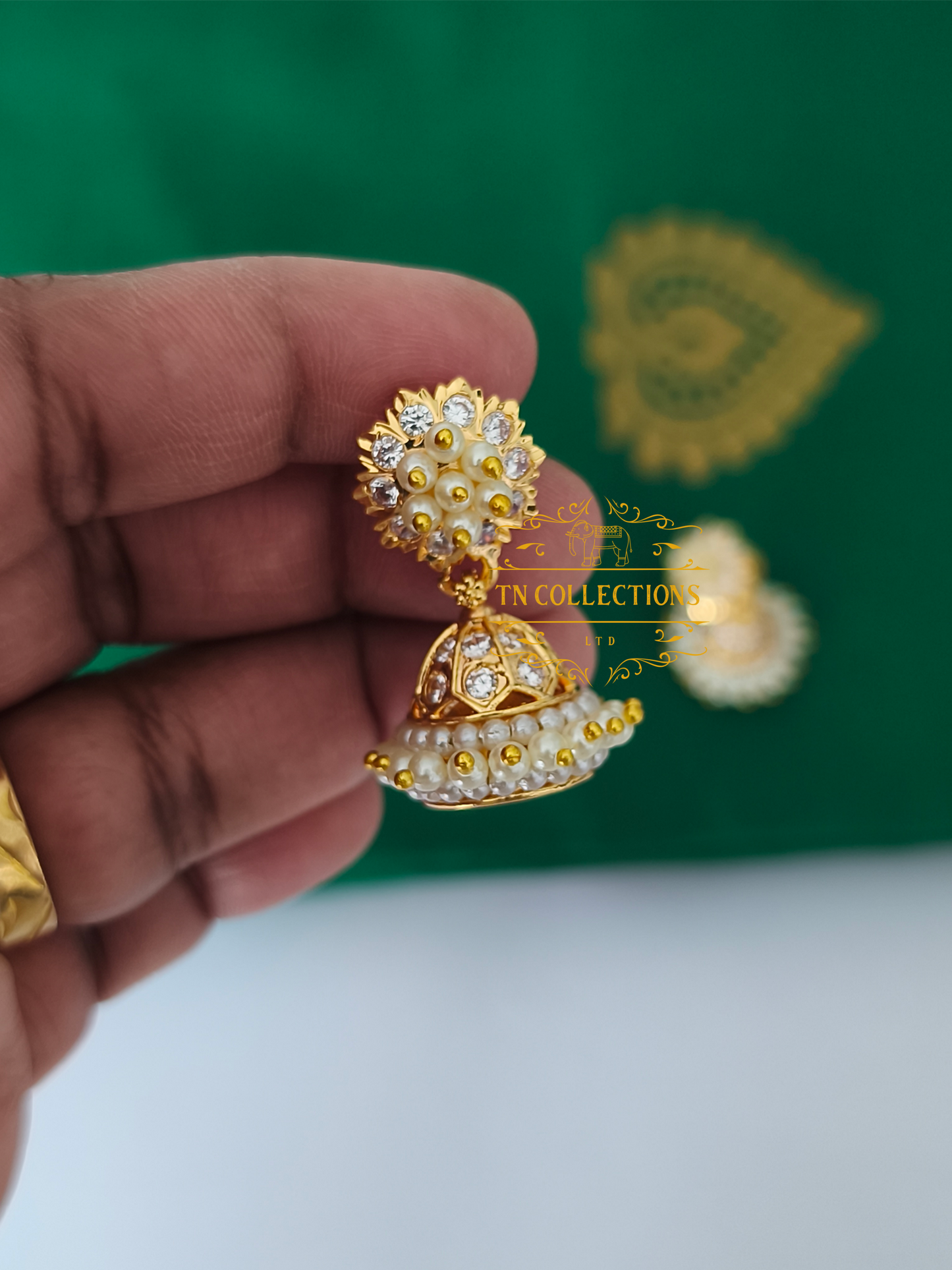 Micro gold plated Pearl Jumka Screw type
