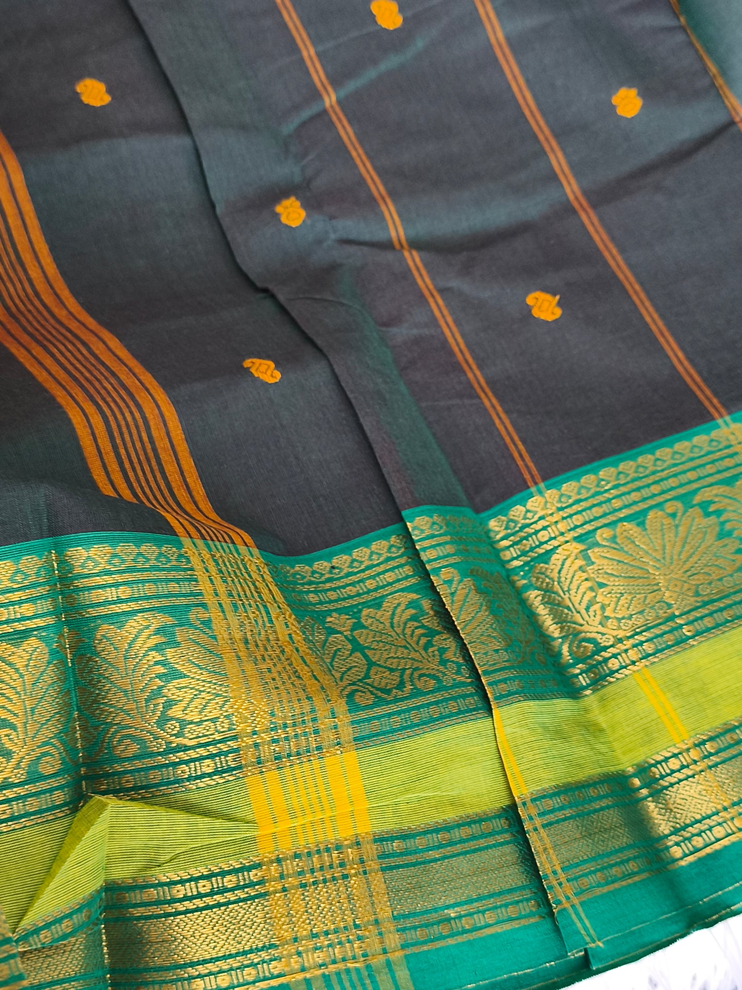Pure handloom kanchi cotton saree (Dark Bottle Green)