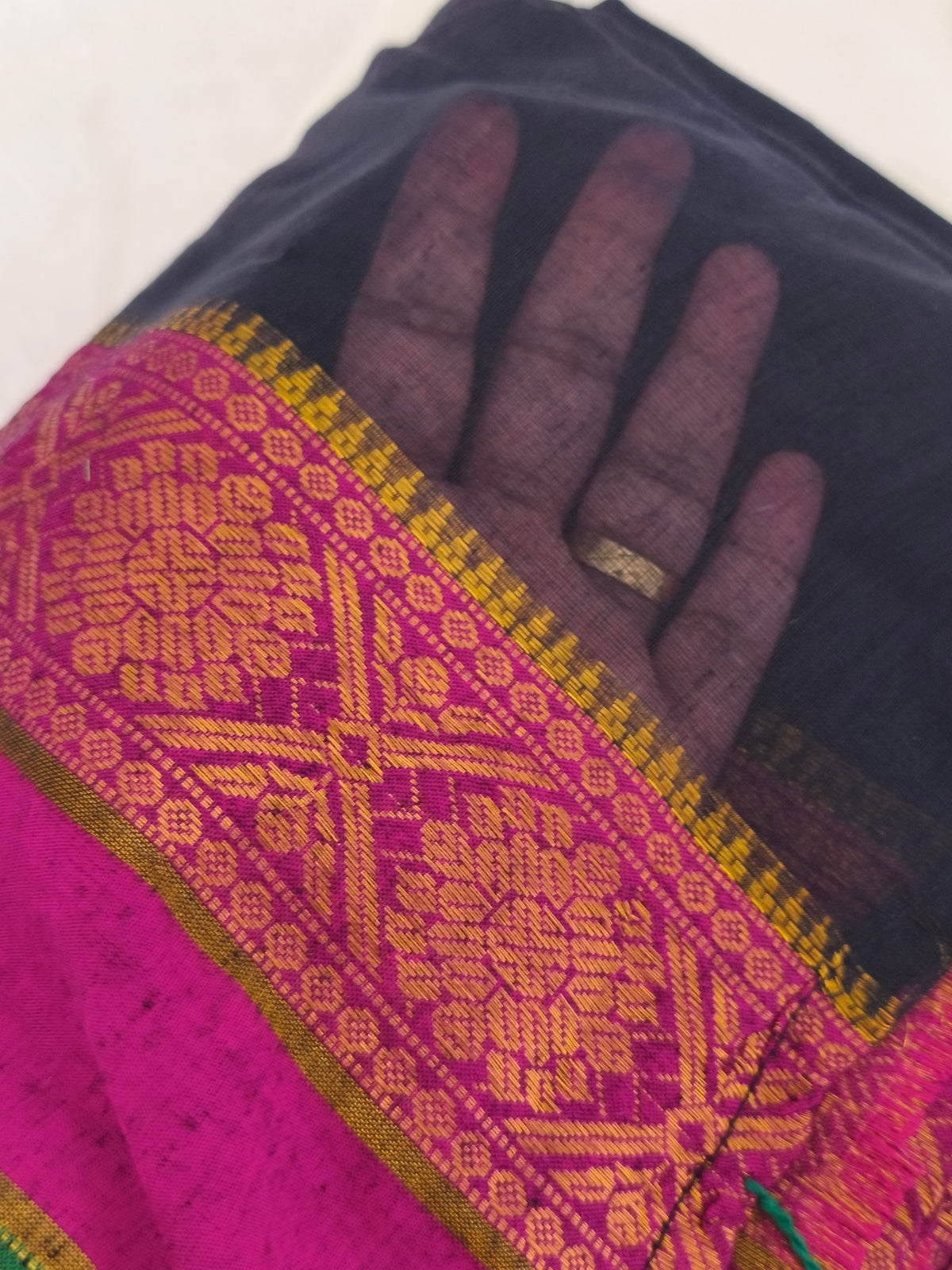 Trendy Mulmul cotton saree with Kanchi Border (Black)