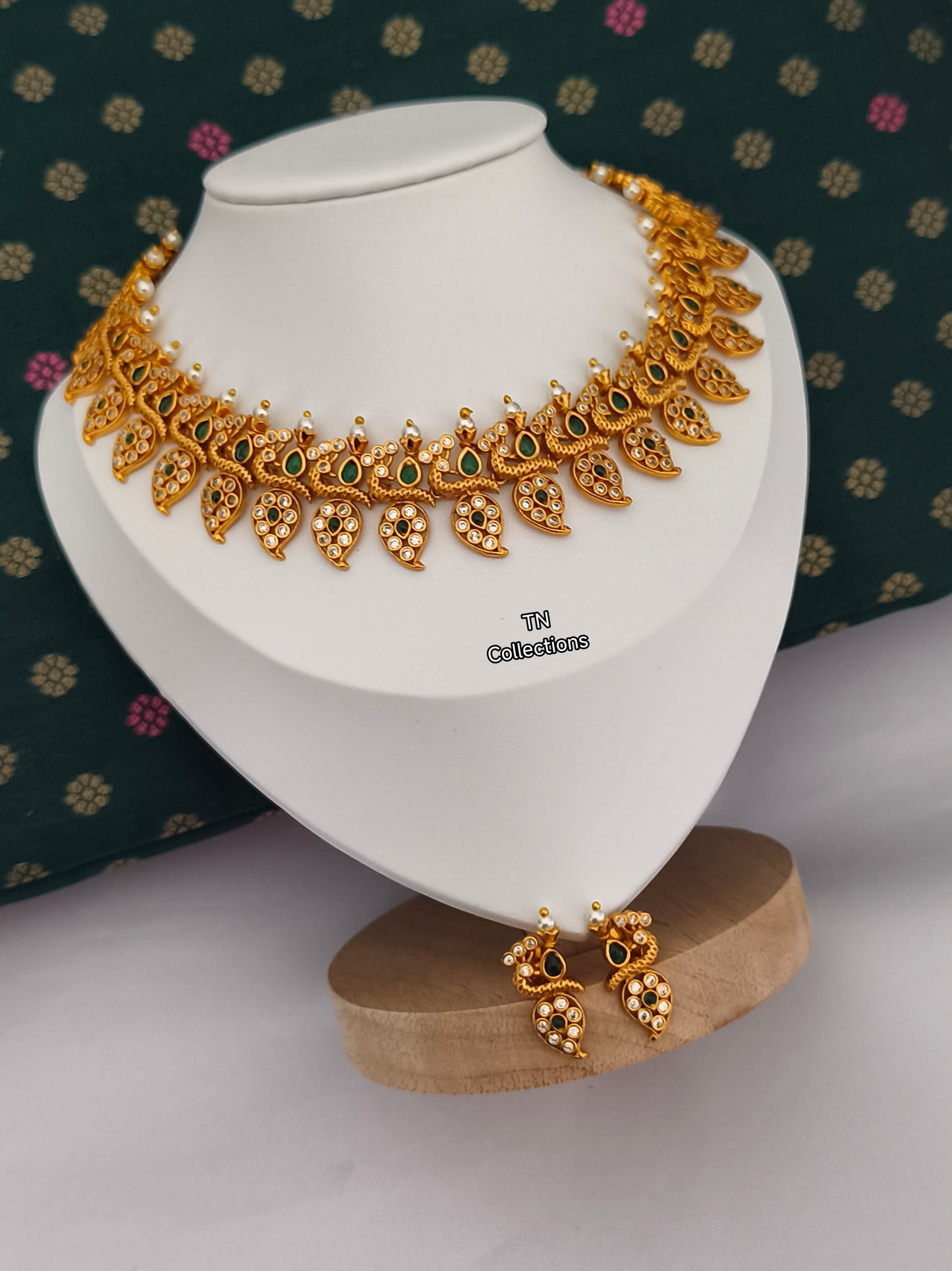 AD Kemp Stone Necklace Set