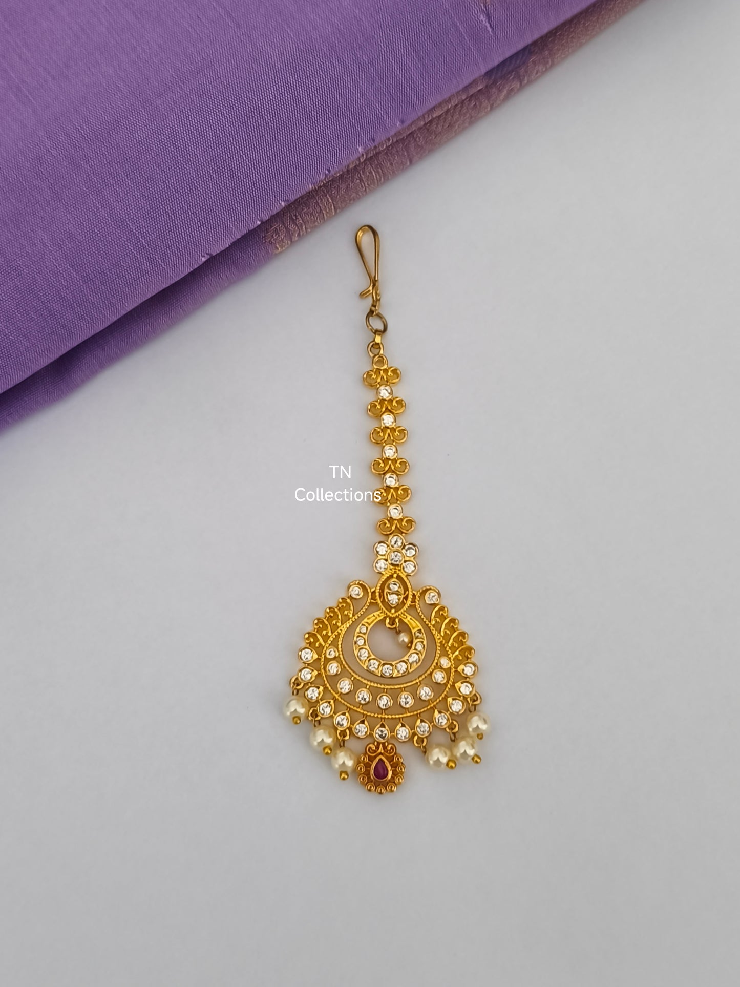 Trendy Gold Finish Tikka