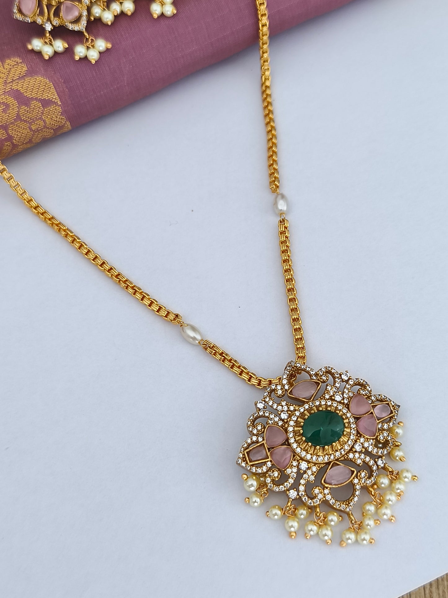 Simple and elegant Pendant Set with Pearl chain