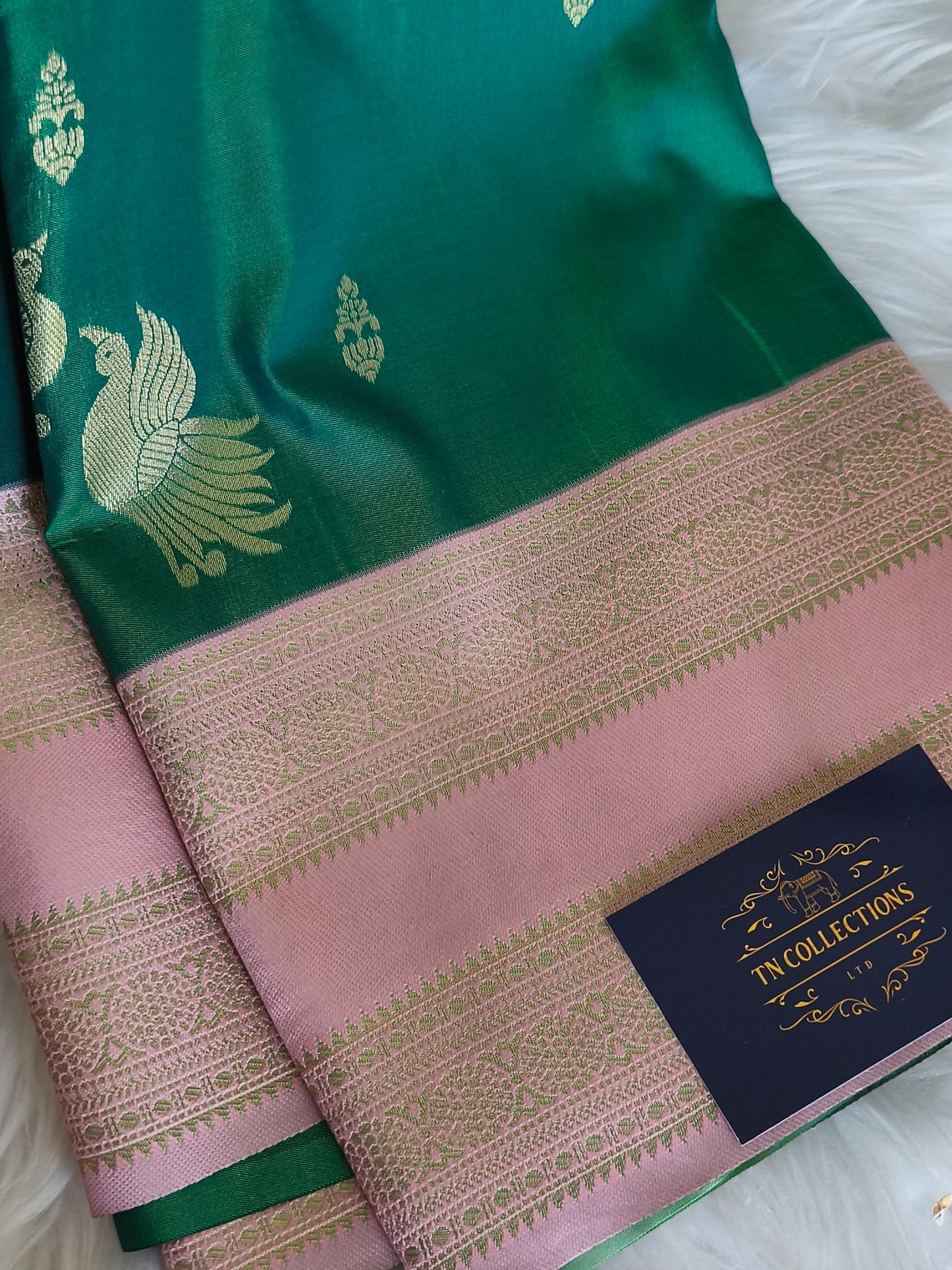 Kanchi Soft Silk Saree with contrast blouse and pallu