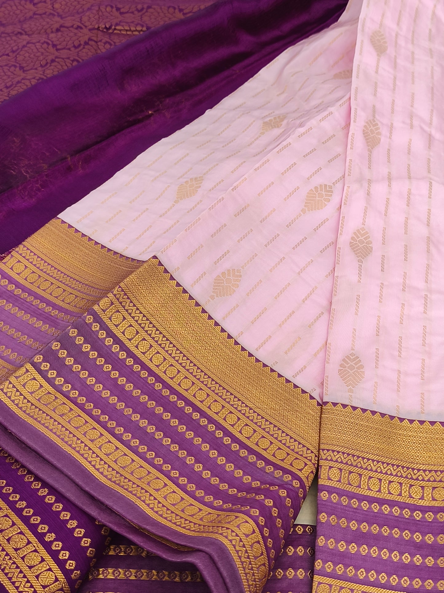 Elegant Kanchi Silk Saree with Contrast Running Blouse