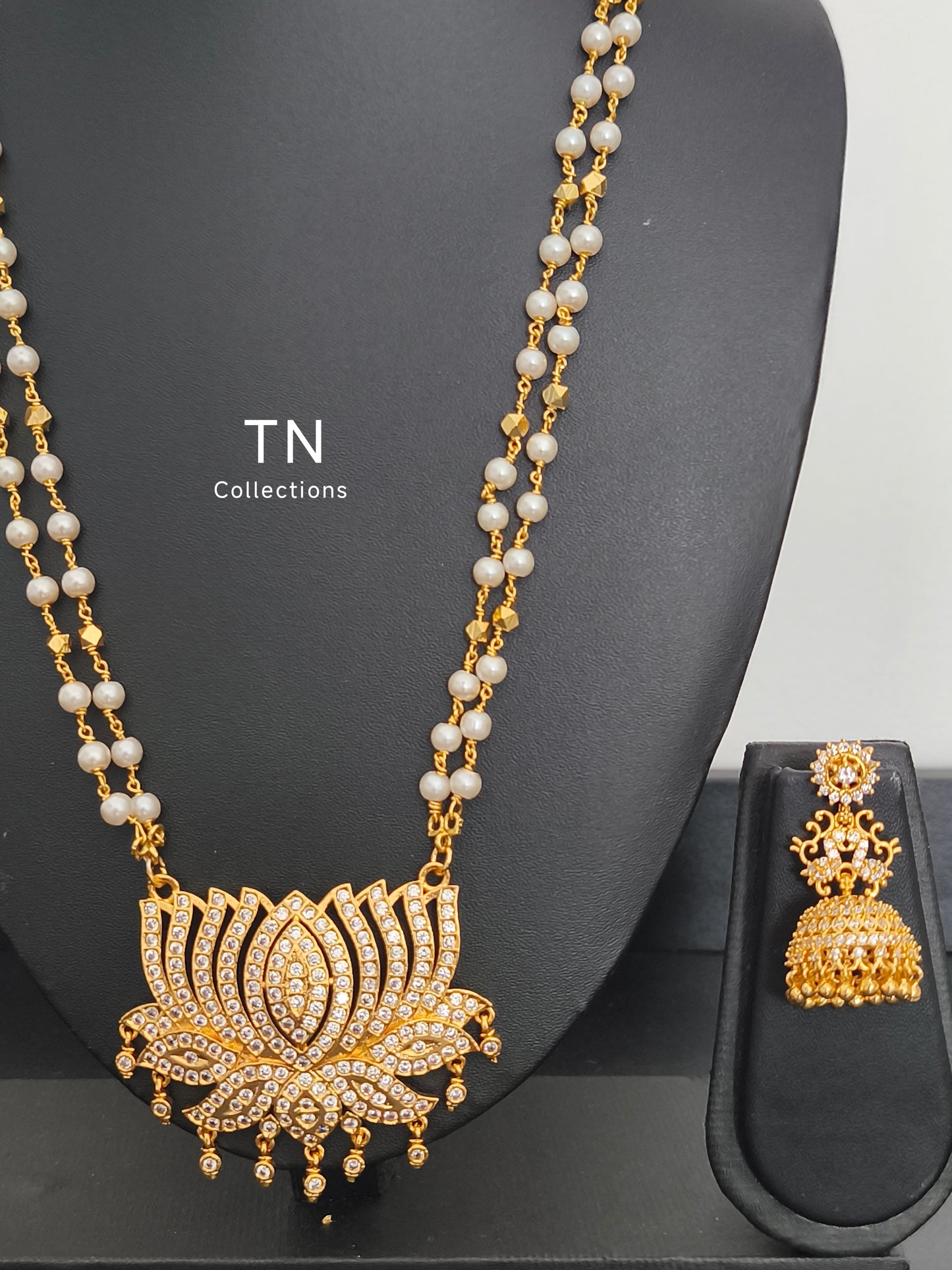 Lotus Pathakkam with earrings