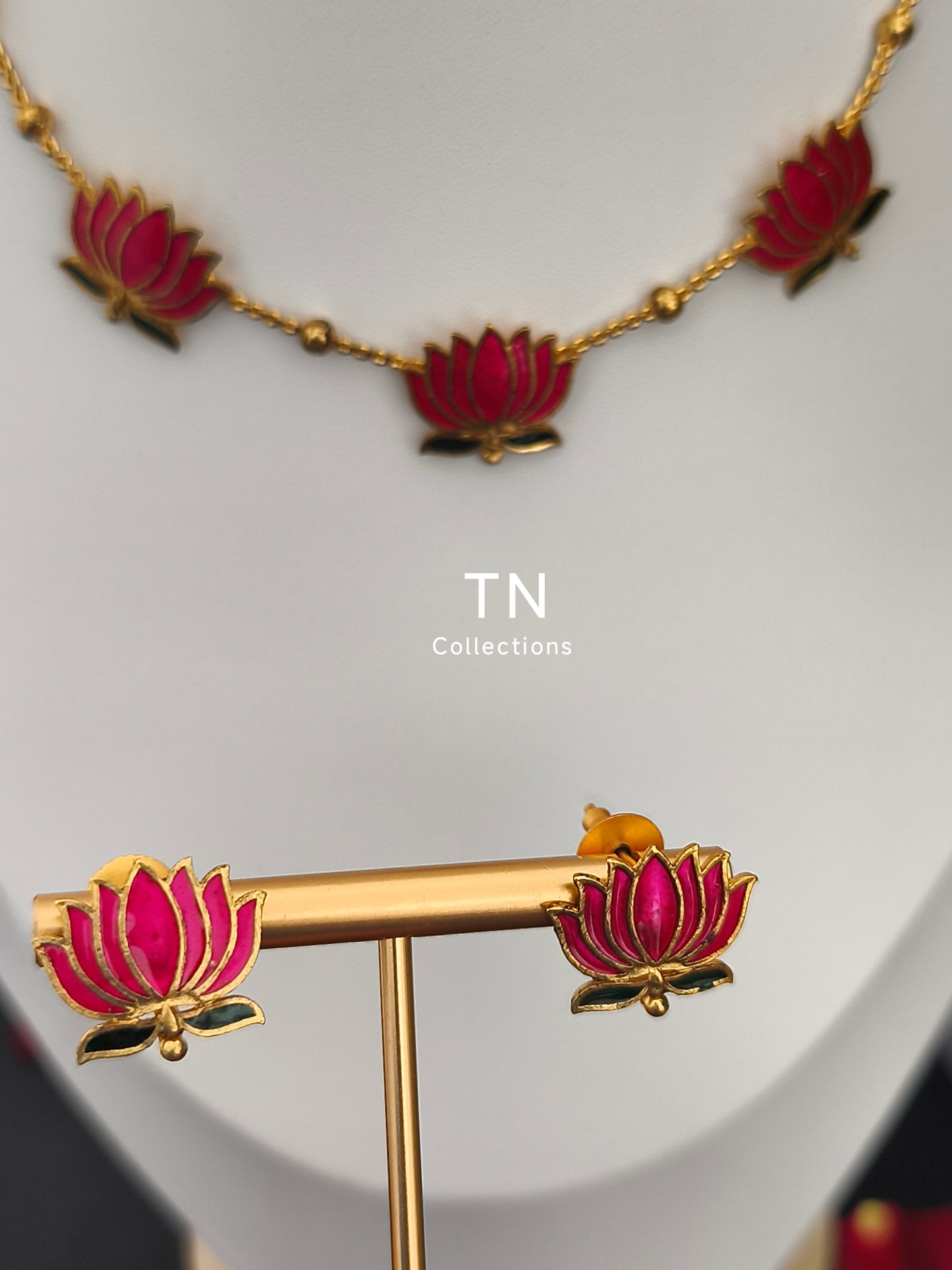 Matte Finish Simple Lotus Choker Necklace with earrings