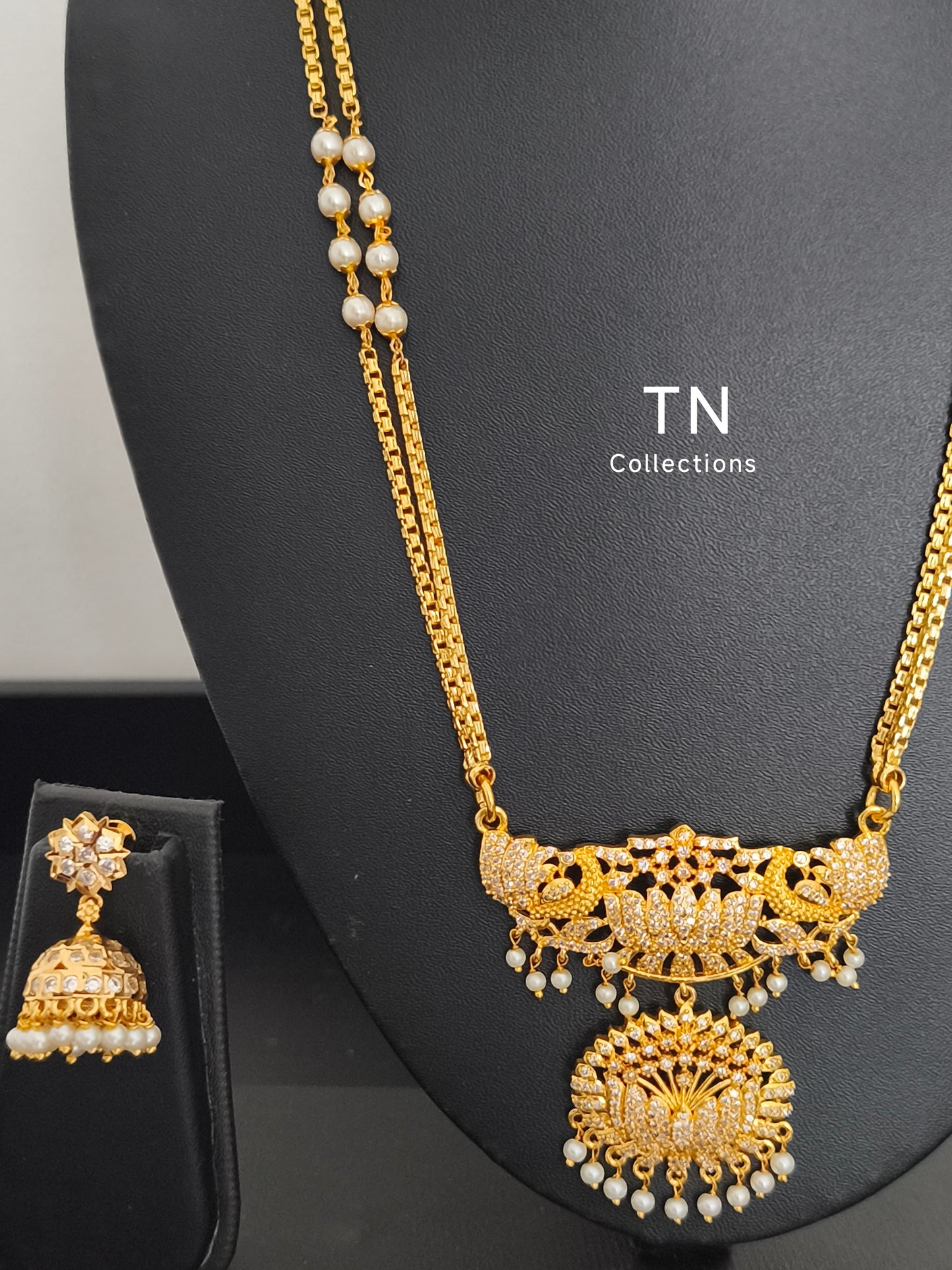 Traditional Design Pathakkam with earrings