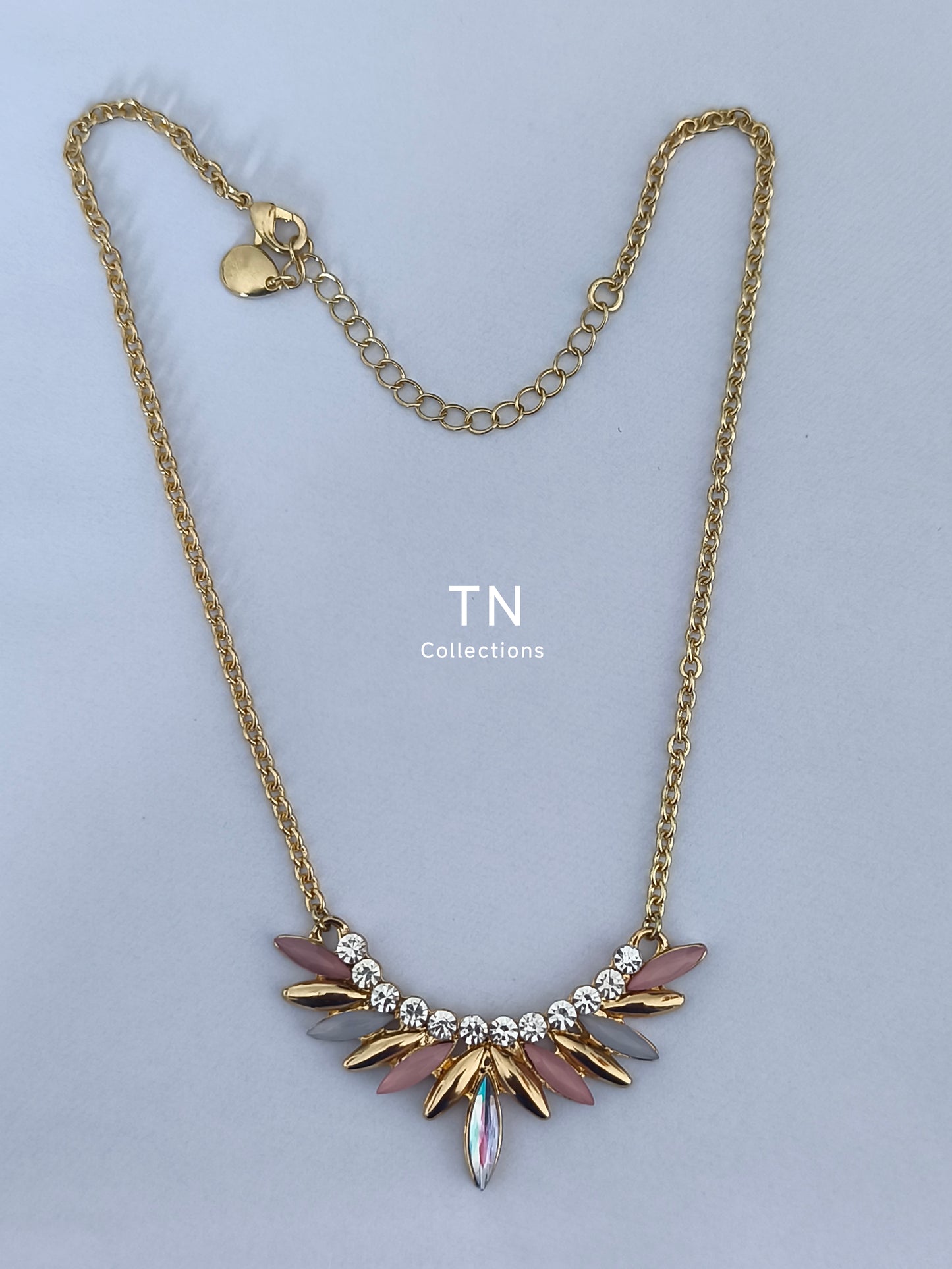 Elegant teardrop Design Necklace