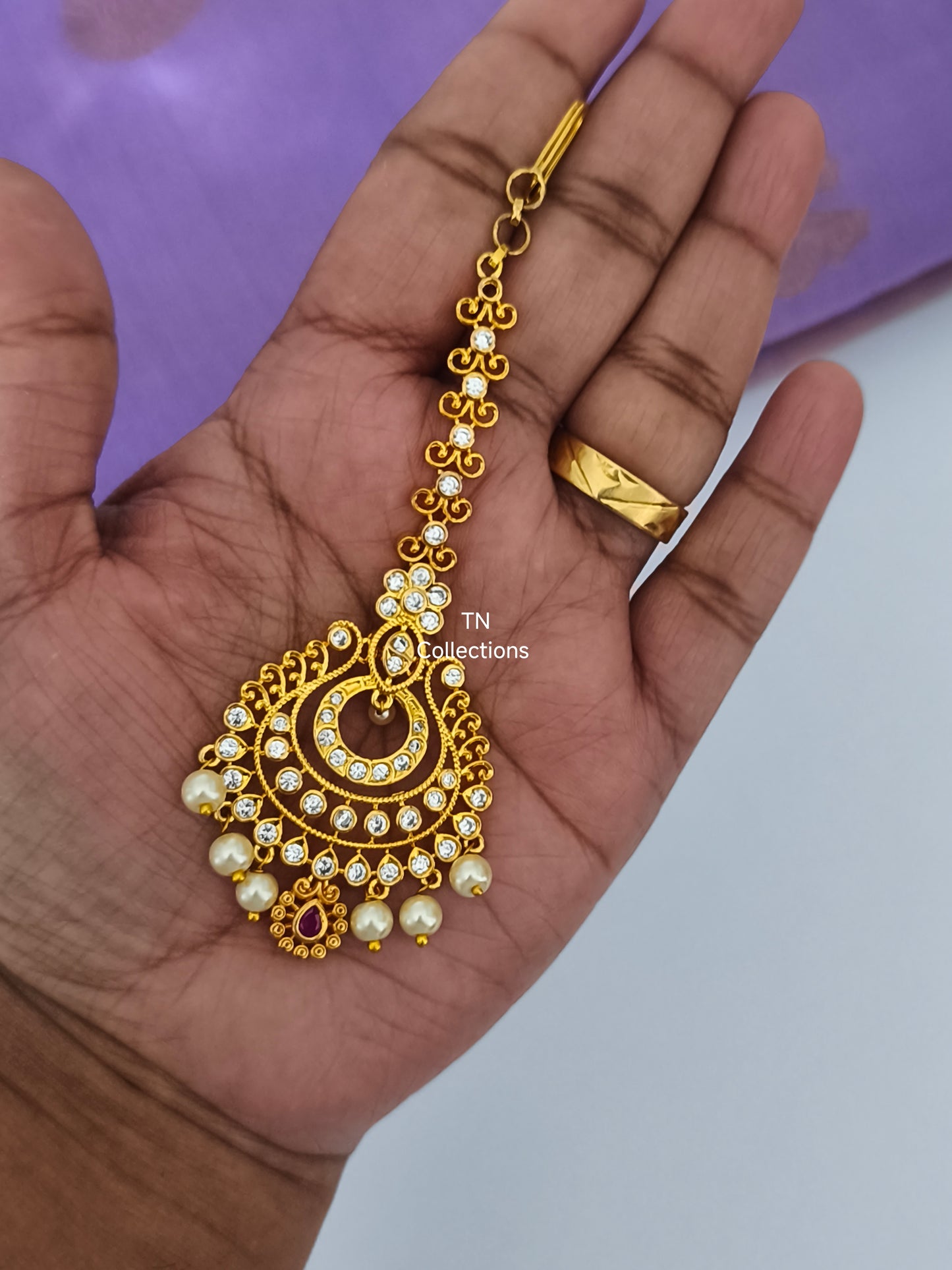 Trendy Gold Finish Tikka