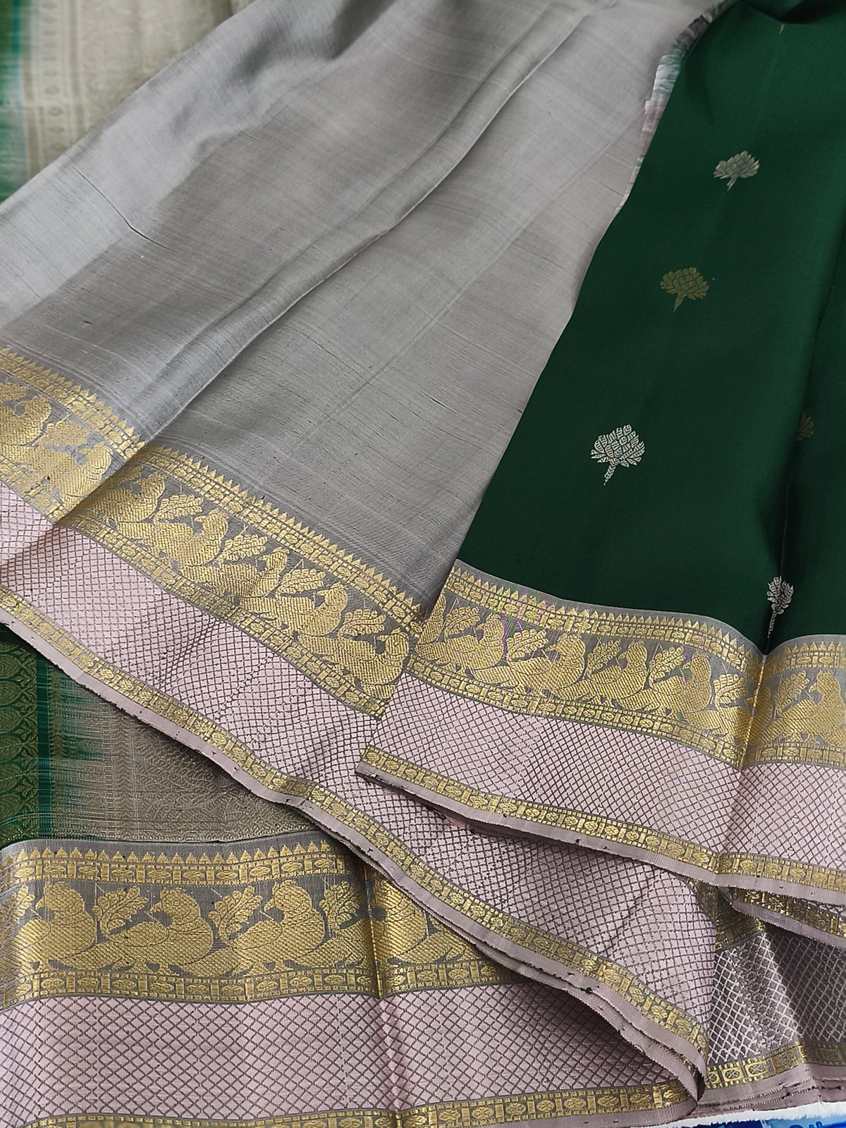 Pure handloom kanchipuram silk saree (Forest Green)