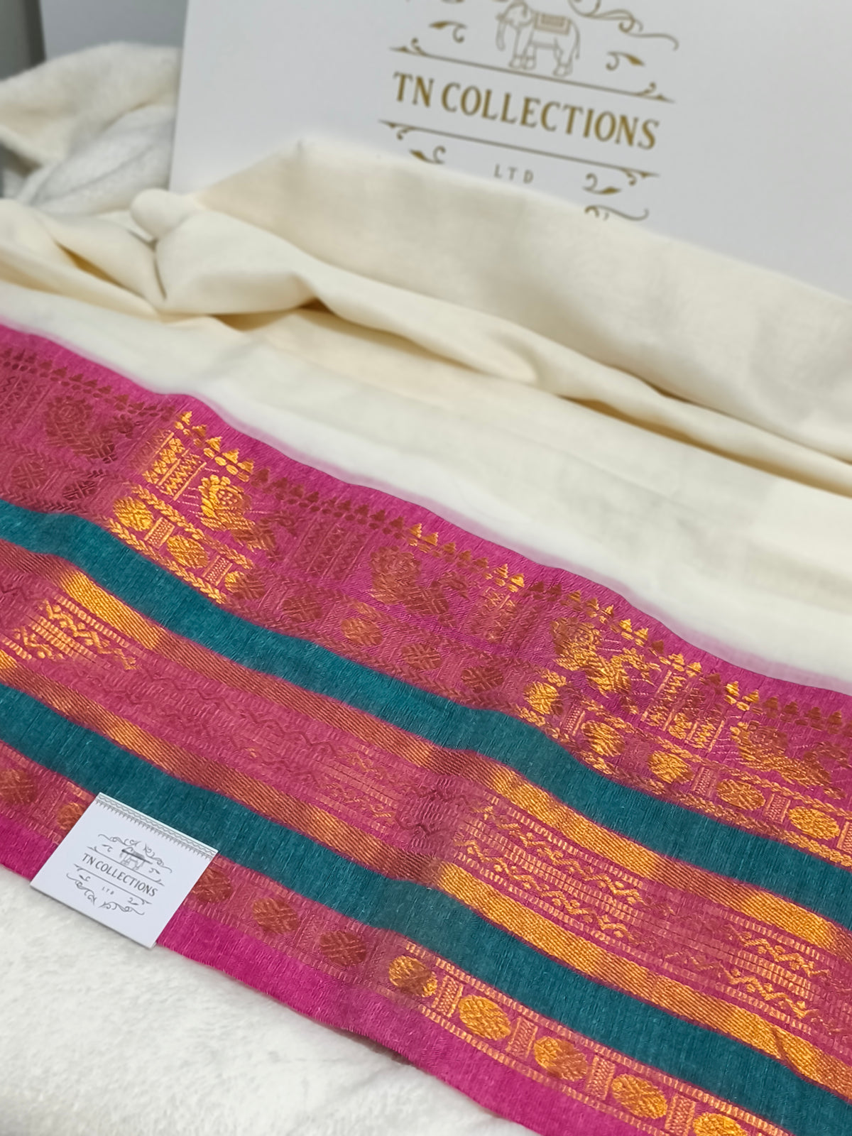 Kerala Special Mul Cotton Saree with Kanchi Border