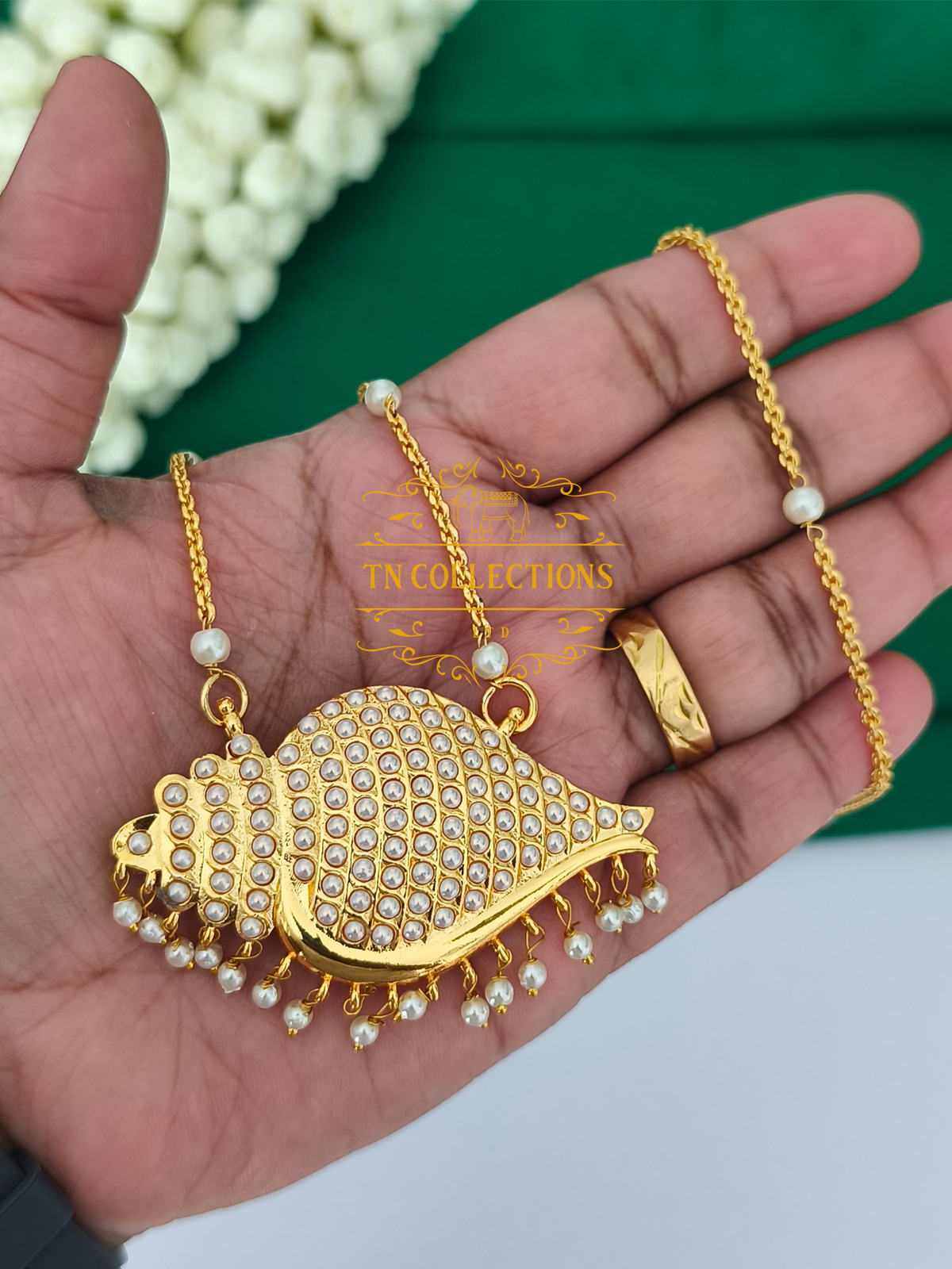 Micro Gold-Plated Traditional Sangu pathakkam with Single layer pearl chain
