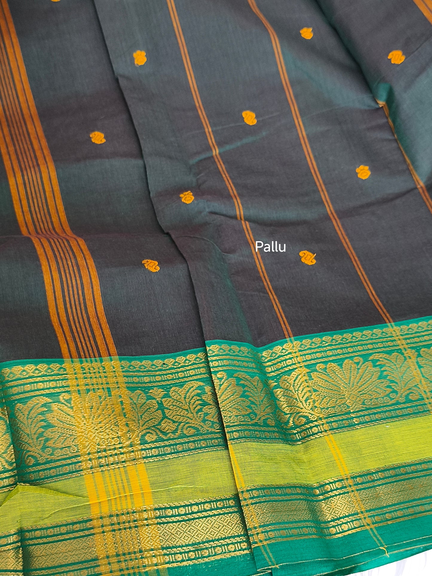 Pure handloom kanchi cotton saree (Dark Bottle Green)