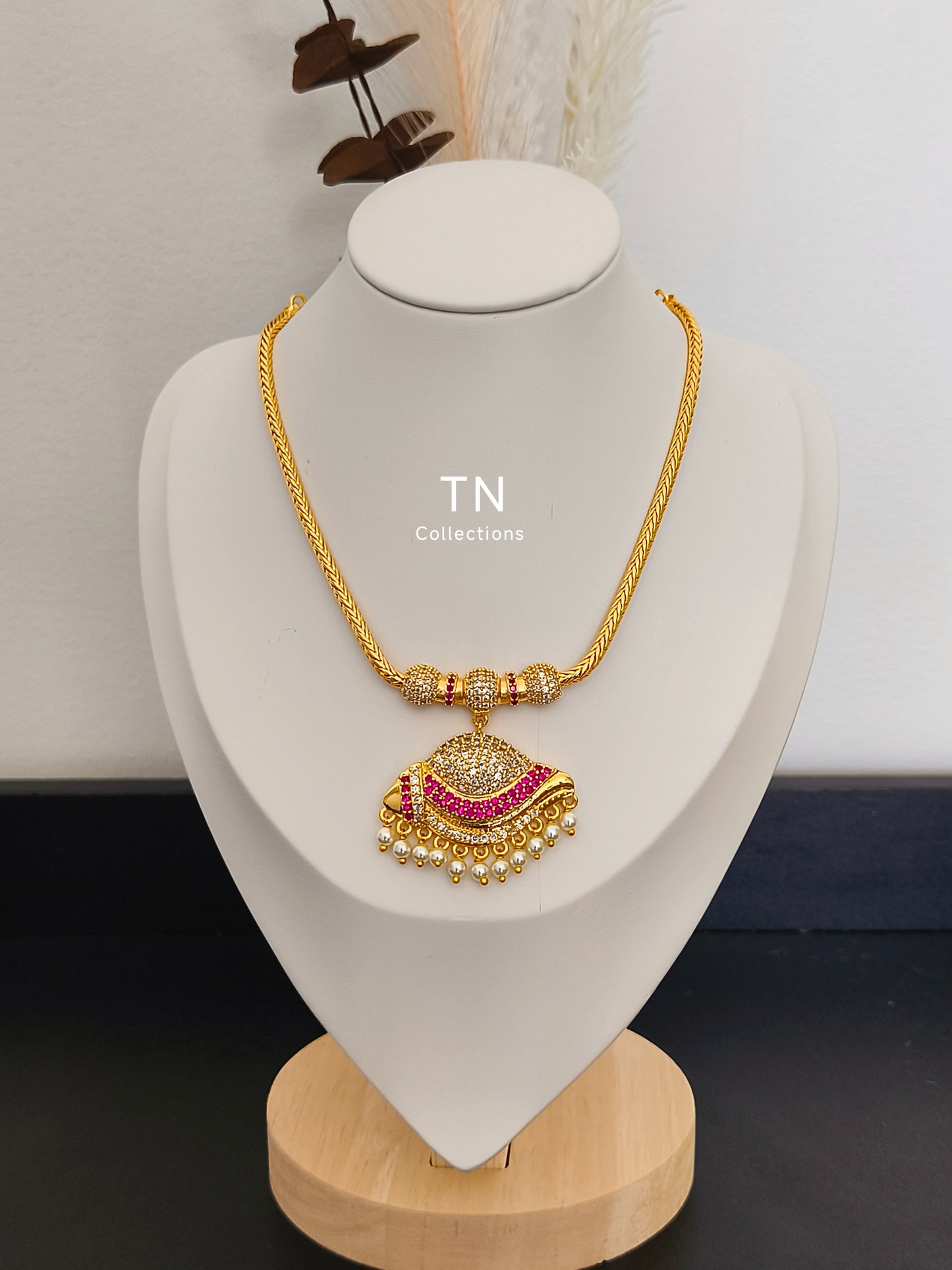 Micro gold plated Traditional sangu Attigai Short Necklace