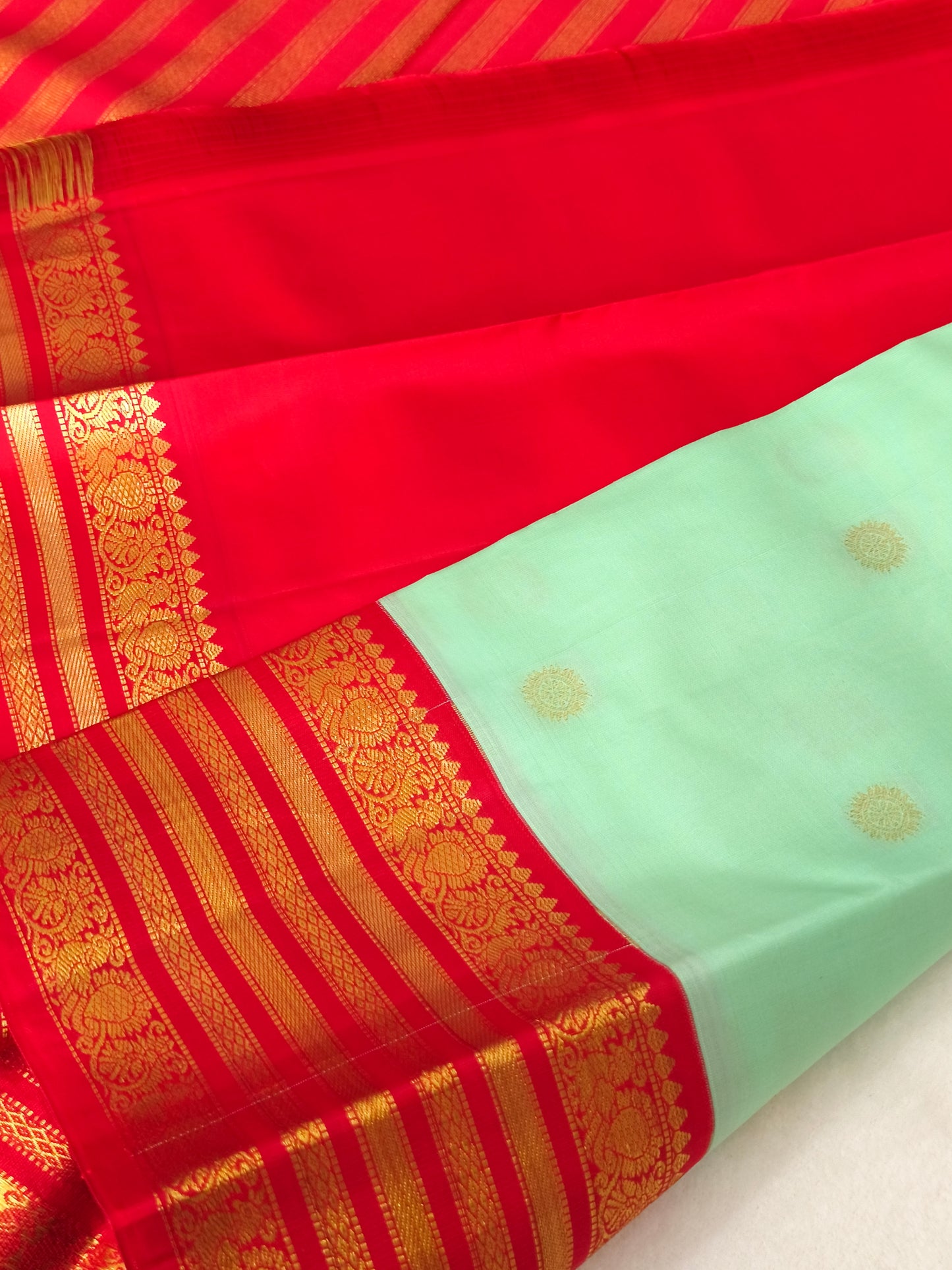 Pure handloom Kanchipuram Silk Saree (Pista Green)