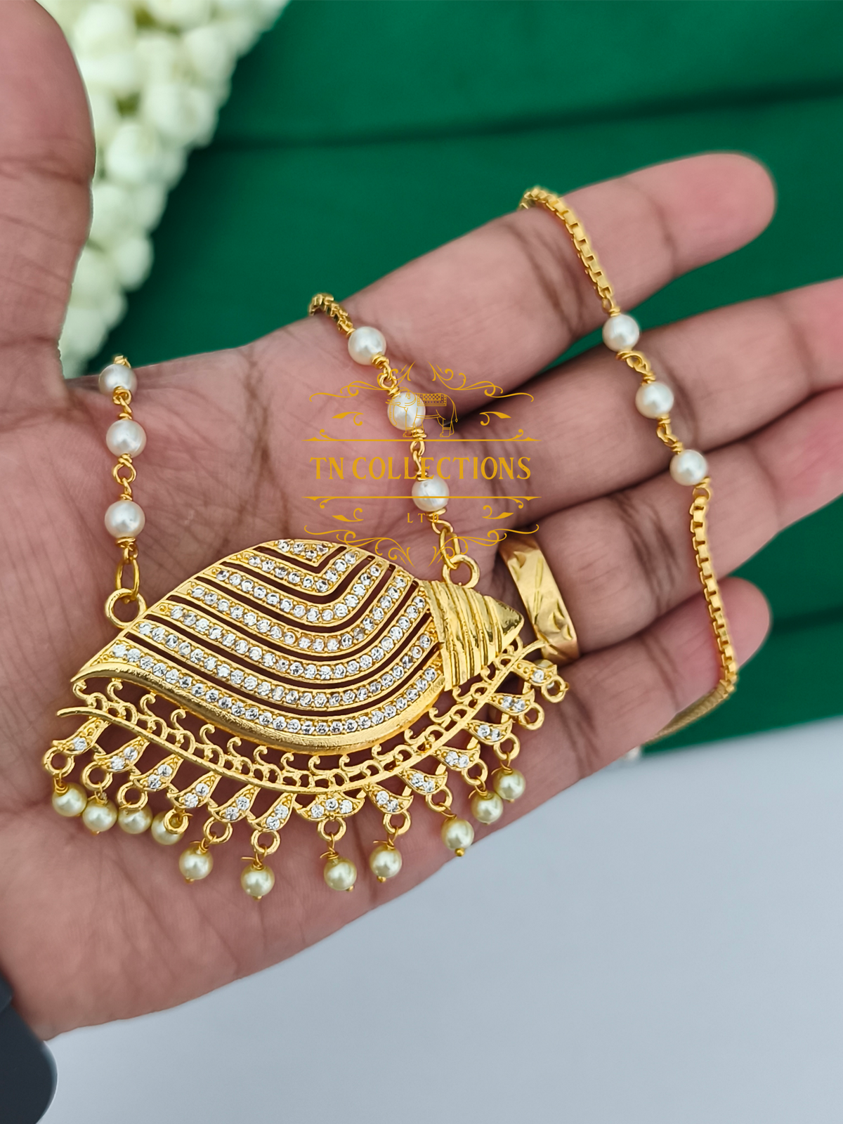 Micro Gold-Plated Sangu pathakkam with Single layer pearl chain
