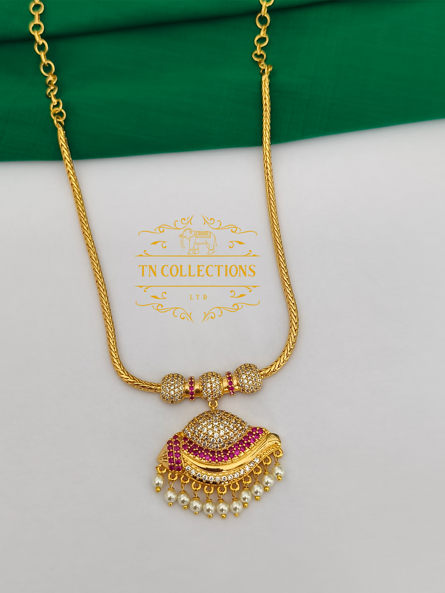 Sangu Design Traditional Attiyal (Ruby & White)