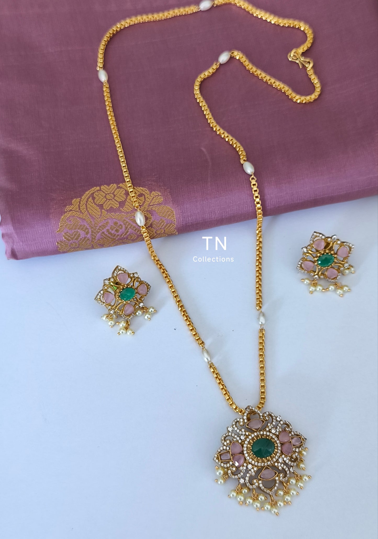 Simple and elegant Pendant Set with Pearl chain