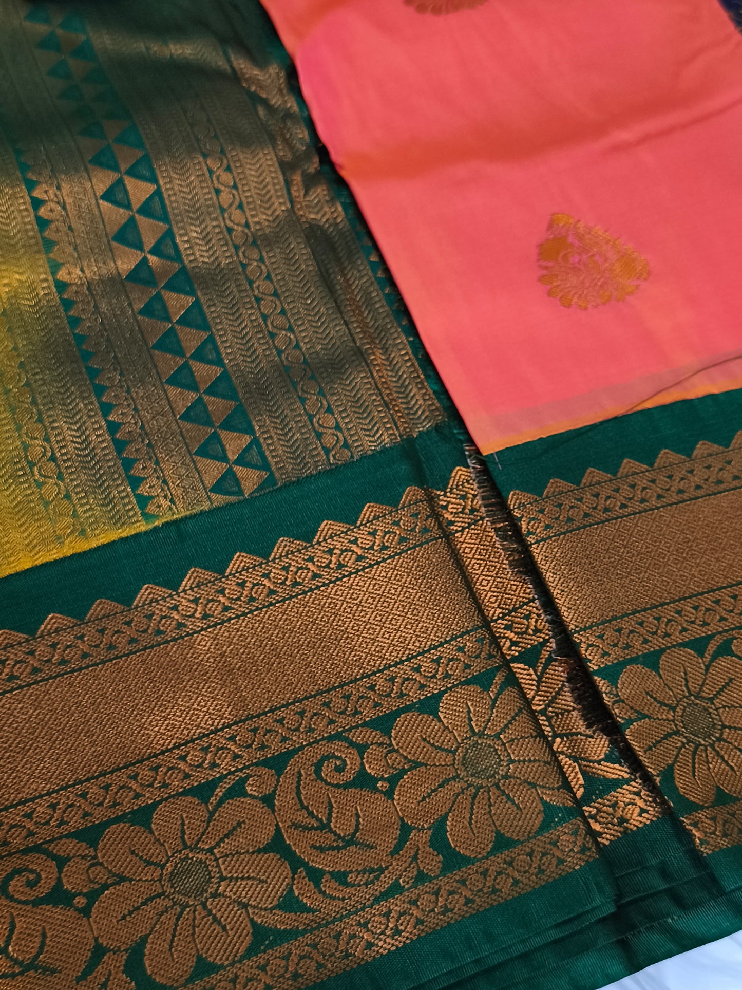 Korvai Premium soft silk saree(Dual tone)