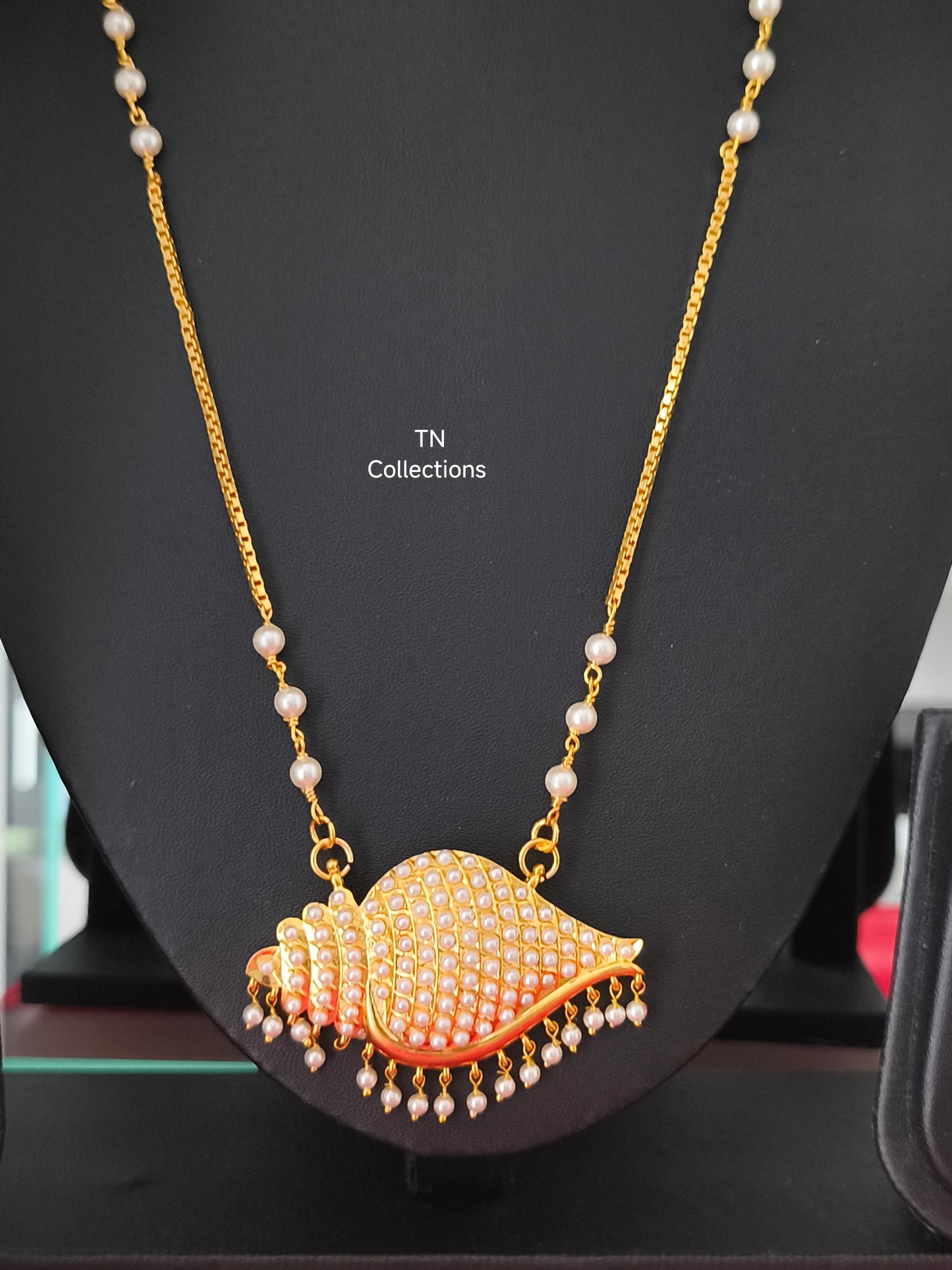 Micro Gold plated Sangu Pathakkam with single layer pearl chain