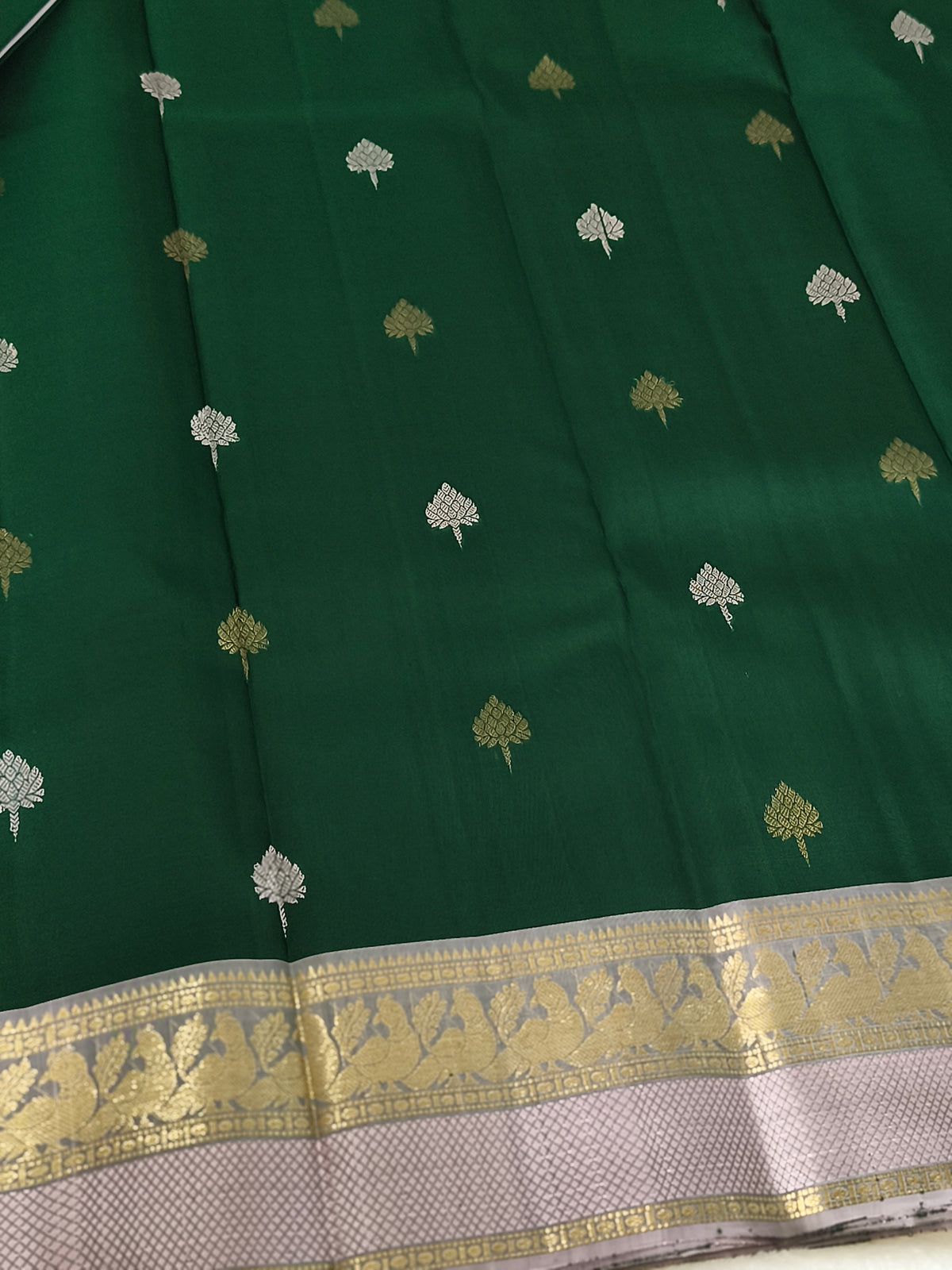 Pure handloom kanchipuram silk saree (Forest Green)