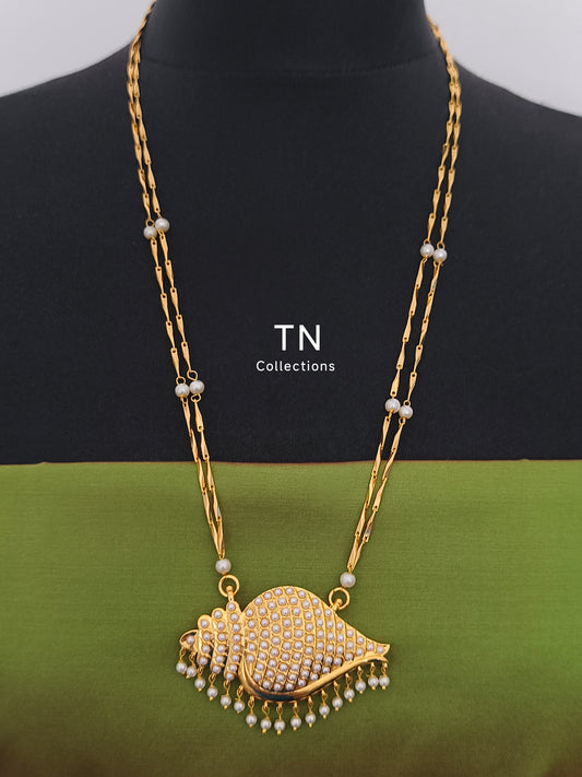 Micro gold plated Sangu Pathakkam with pearls