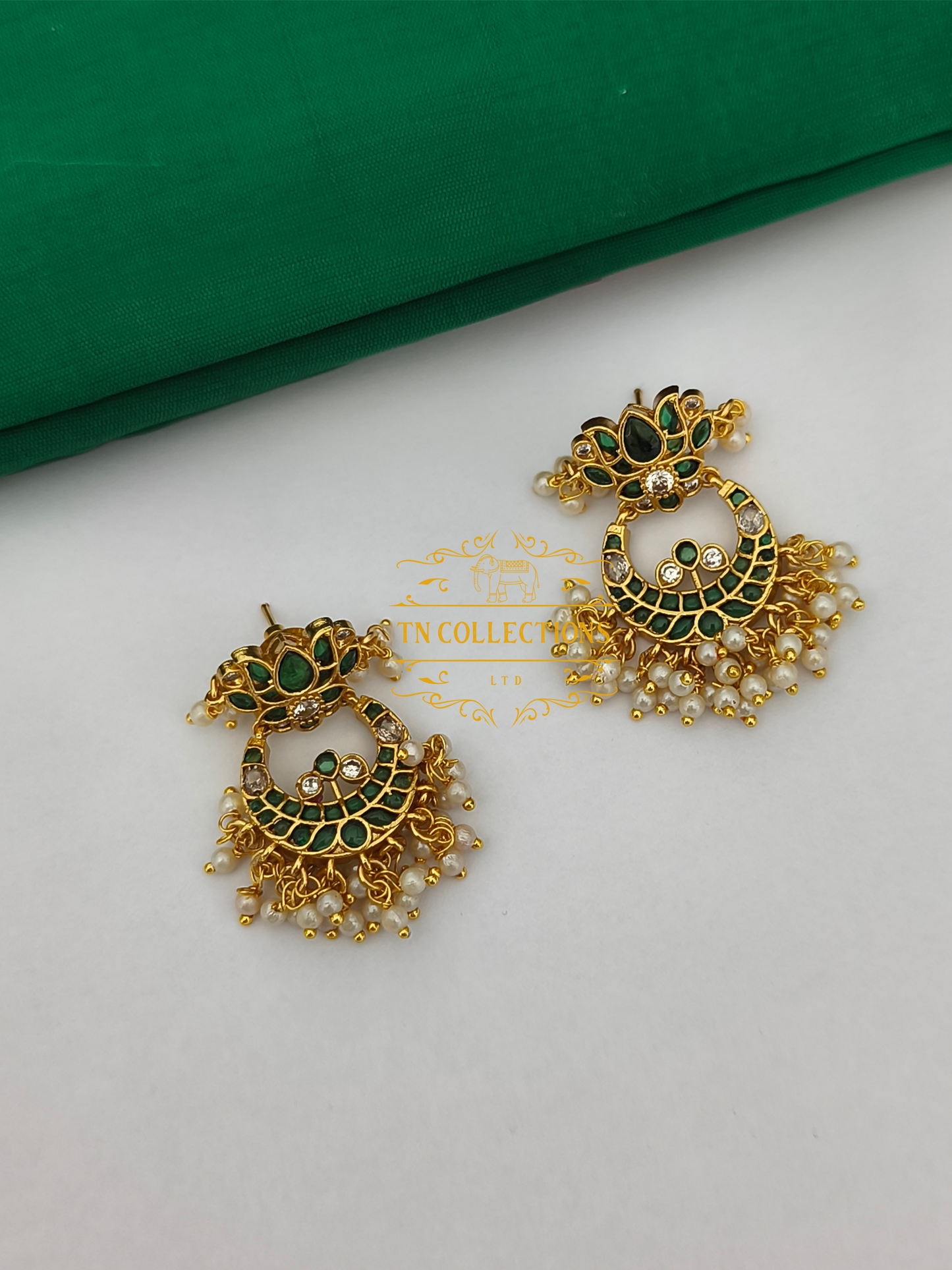 Antique Polish real kemp stone Lotus Design Earrings (Green)
