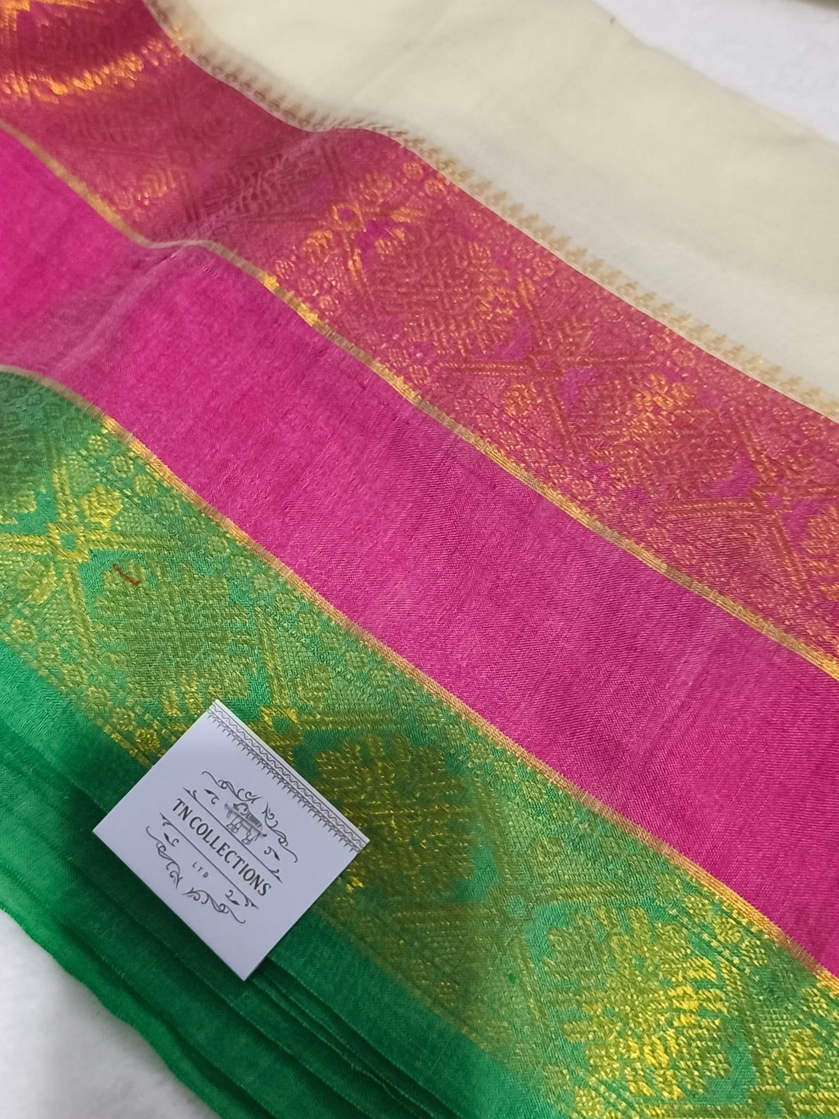 Kerala Special Mul Cotton Saree with Kanchi Border
