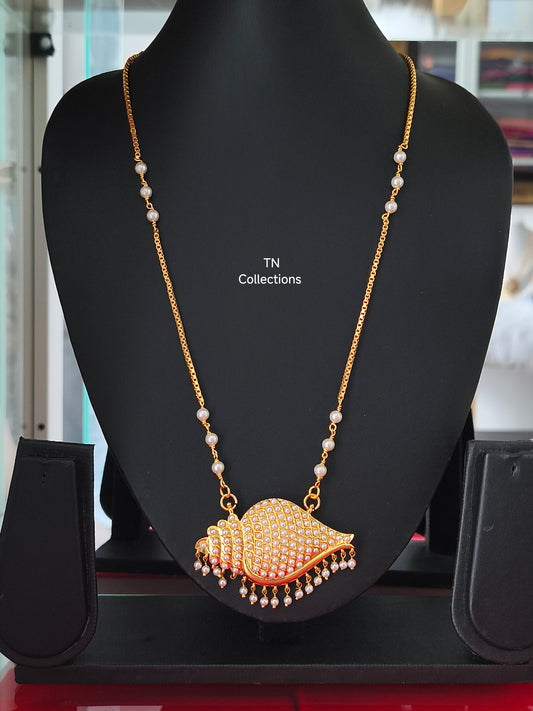 Micro Gold plated Sangu Pathakkam with single layer pearl chain