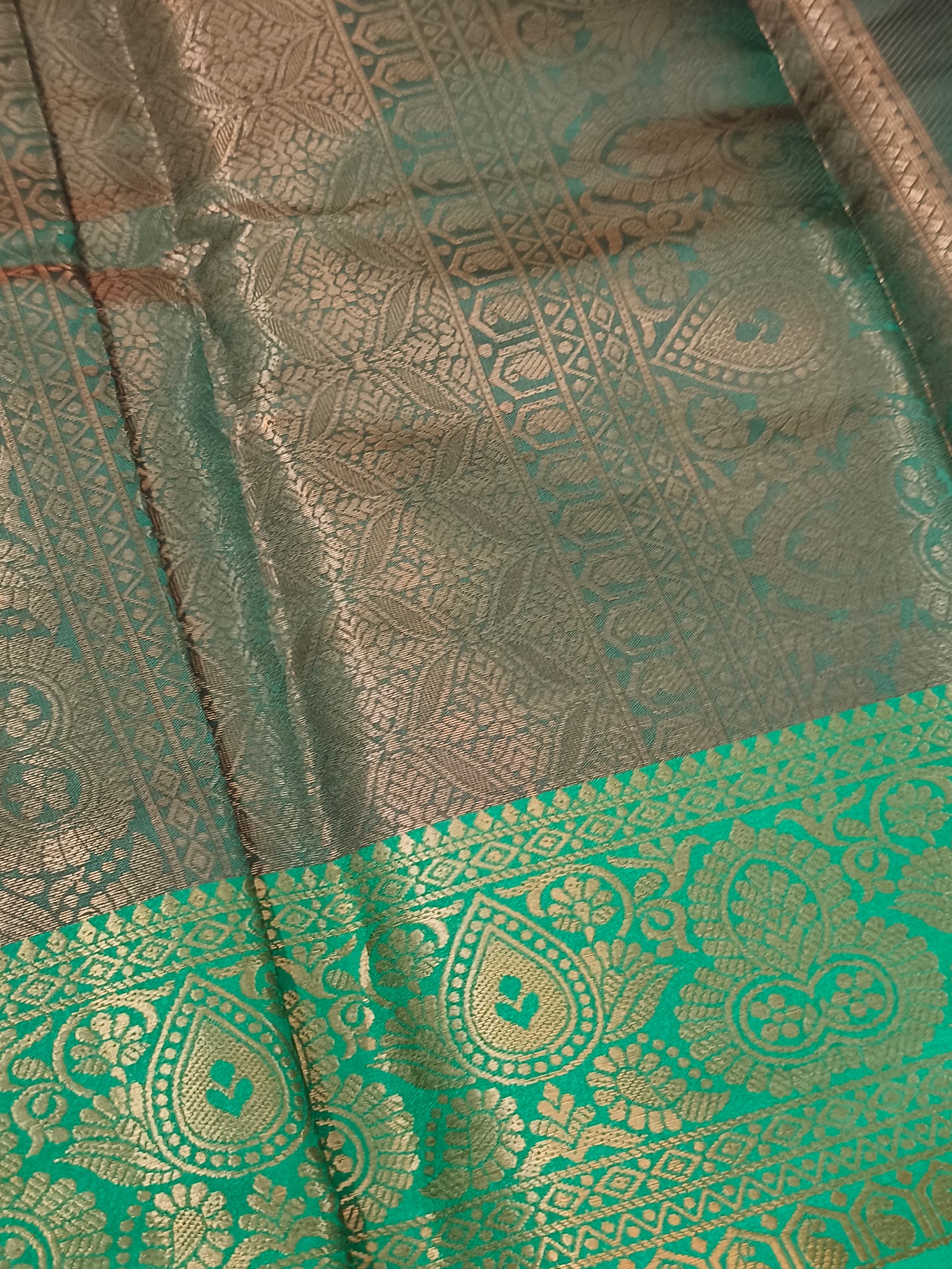 Vairaoosi Soft Silk Saree (Hot Pink)