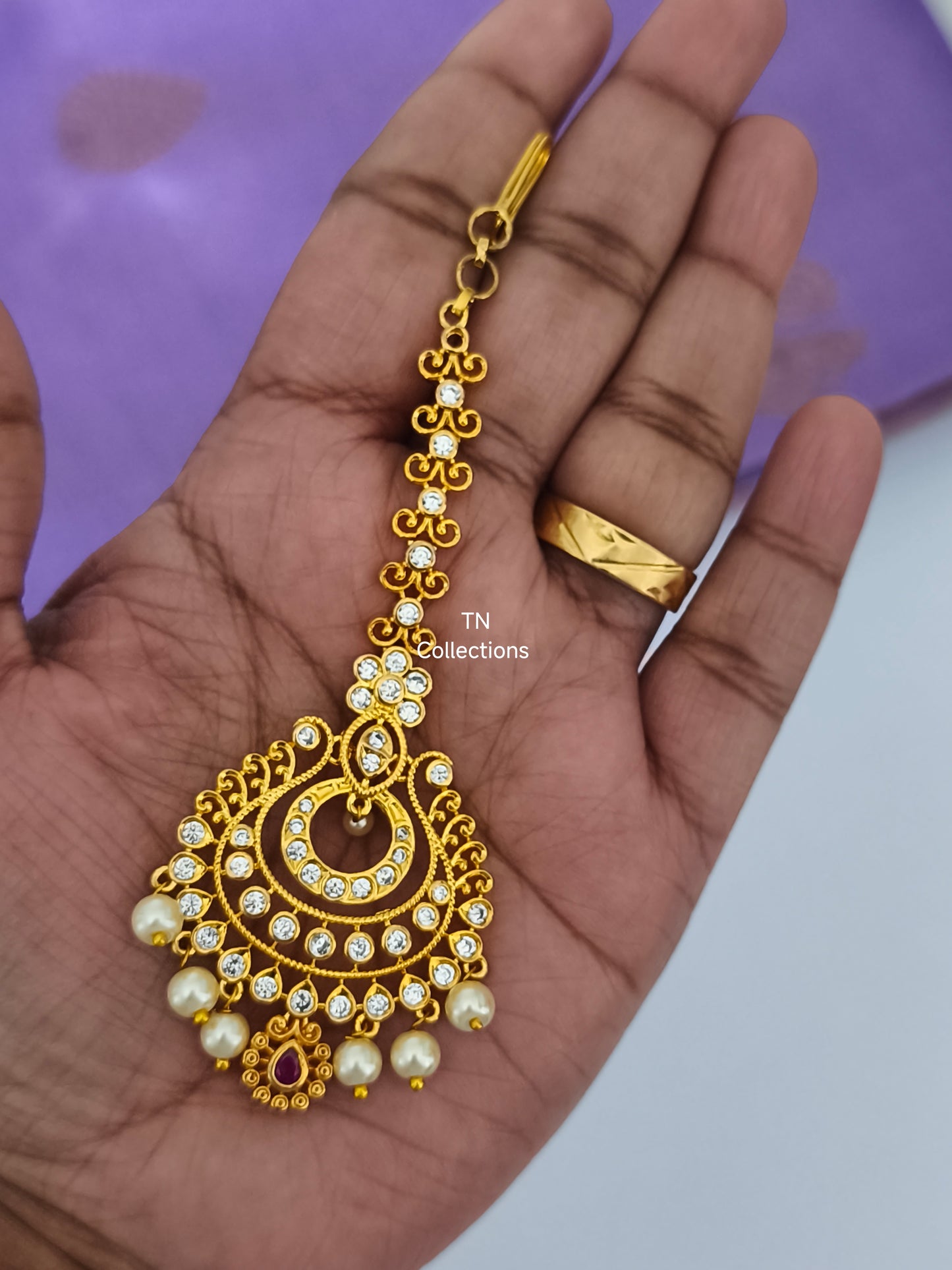 Trendy Gold Finish Tikka
