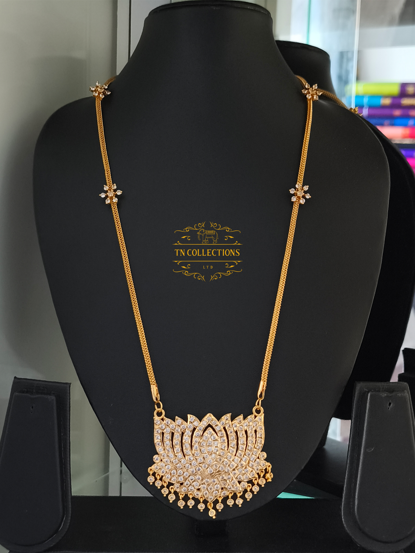 Traditional Lotus Pathakkam with Chain