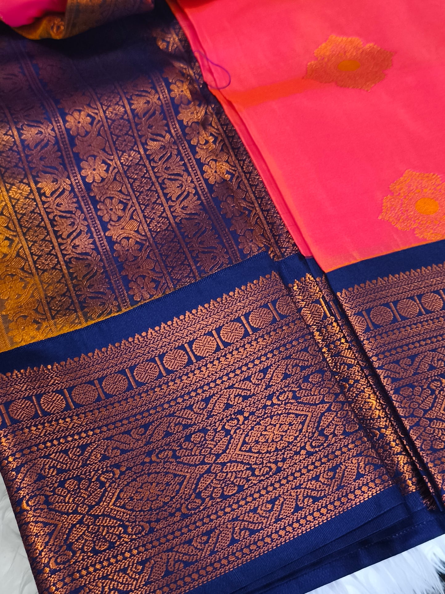 Korvai Premium soft silk saree(Dual Tone)