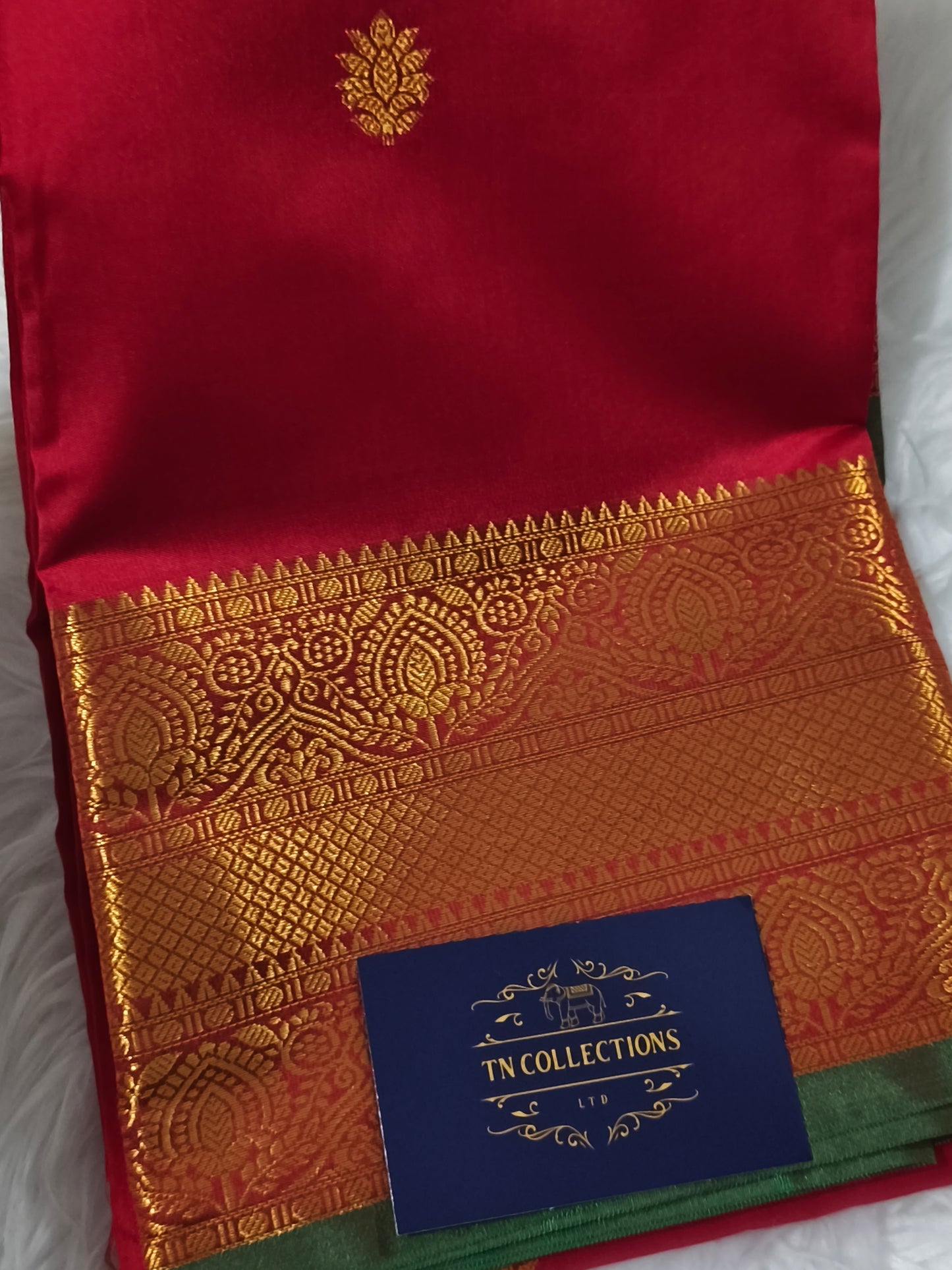 Luxury Semi Soft Silk Saree (Red)