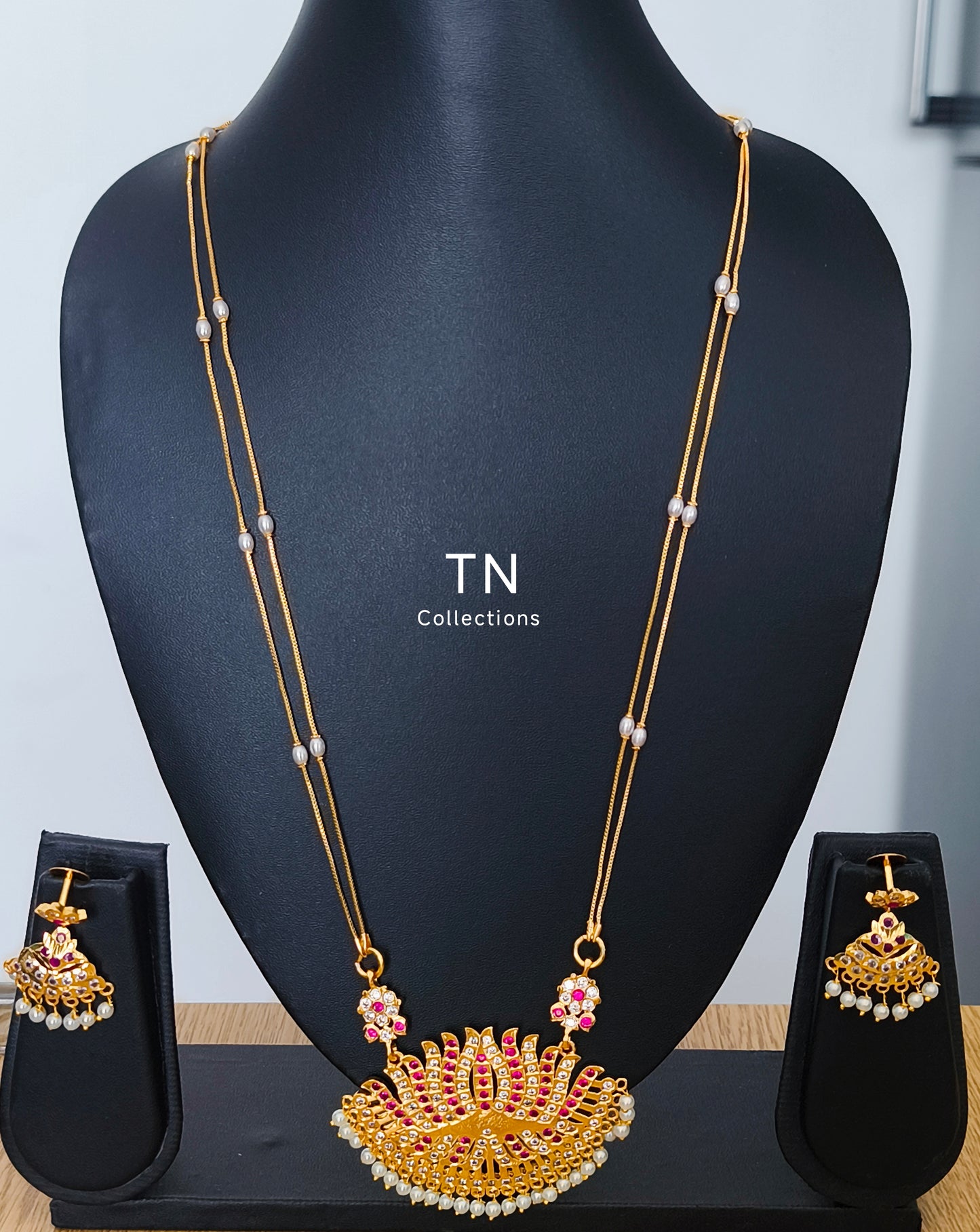 Micro gold plated Traditional lotus pathakkam (Ruby & White)