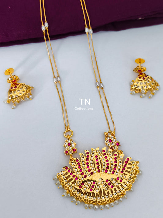 Micro gold plated Traditional lotus pathakkam (Ruby & White)