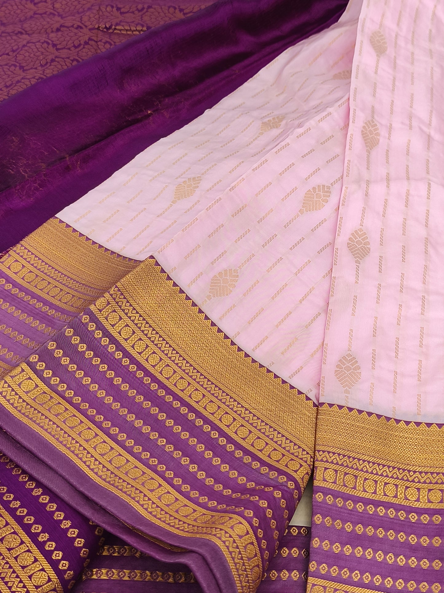 Elegant Kanchi Silk Saree with Contrast Running Blouse