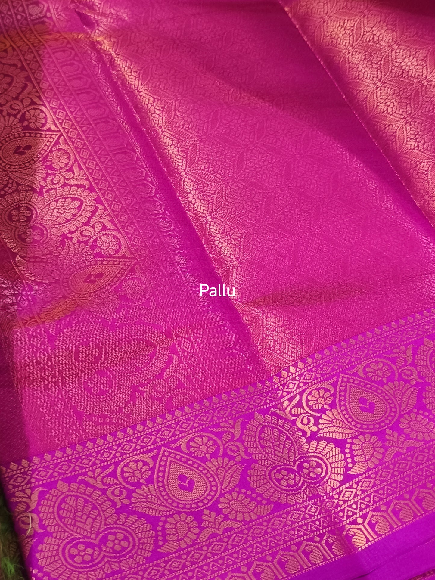 Vairaoosi Soft Silk Saree (Olive Green)