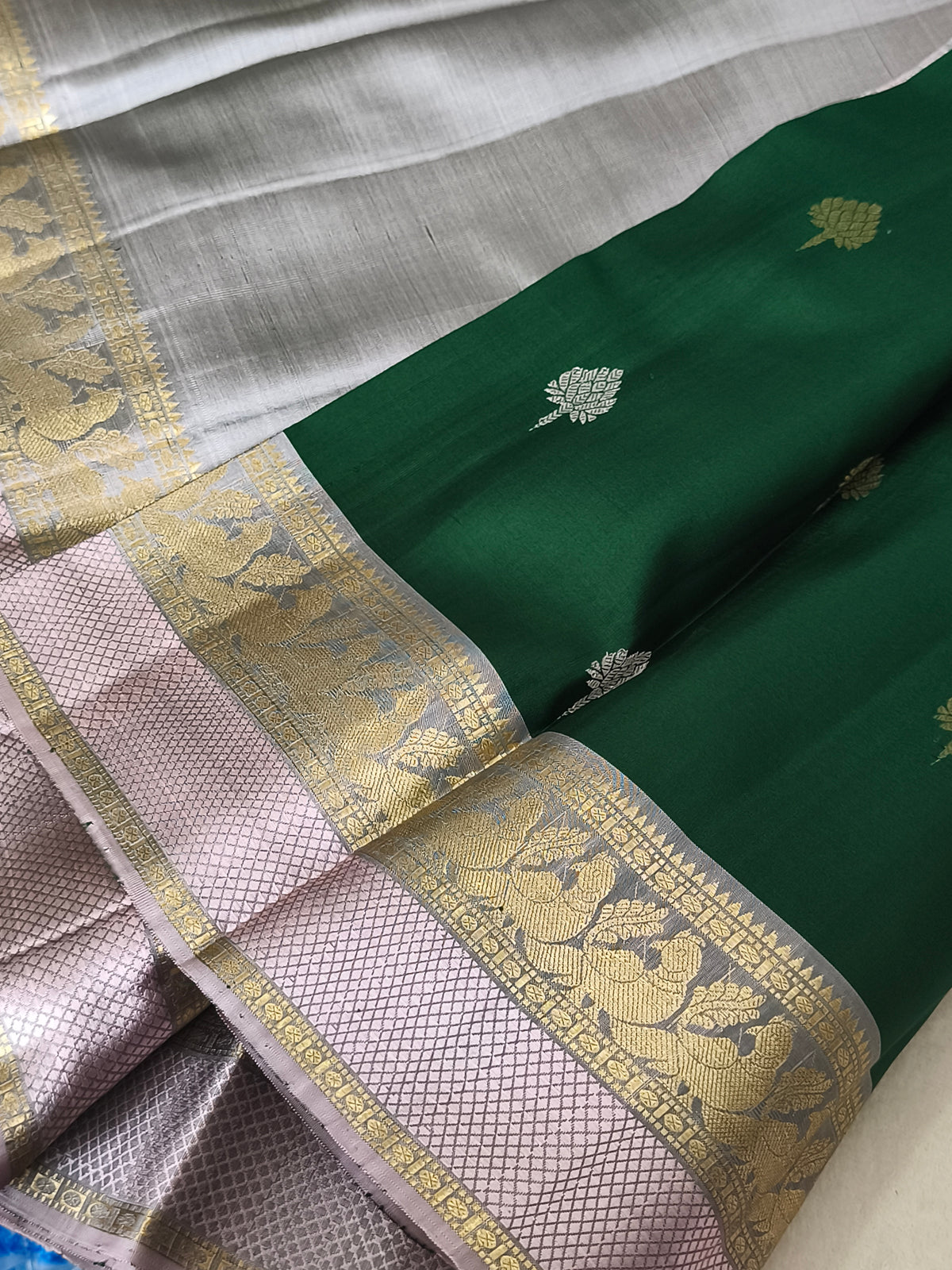 Pure handloom kanchipuram silk saree (Forest Green)